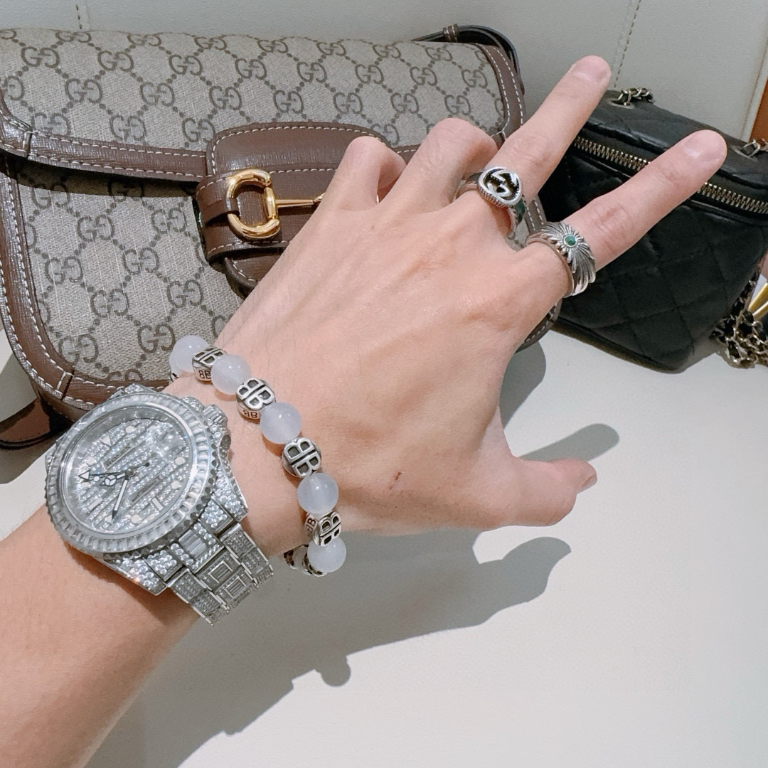 “Paris Family Bracelets: 252 Editions for Men and Women, Retro Style and Original Designs” - 图片 6