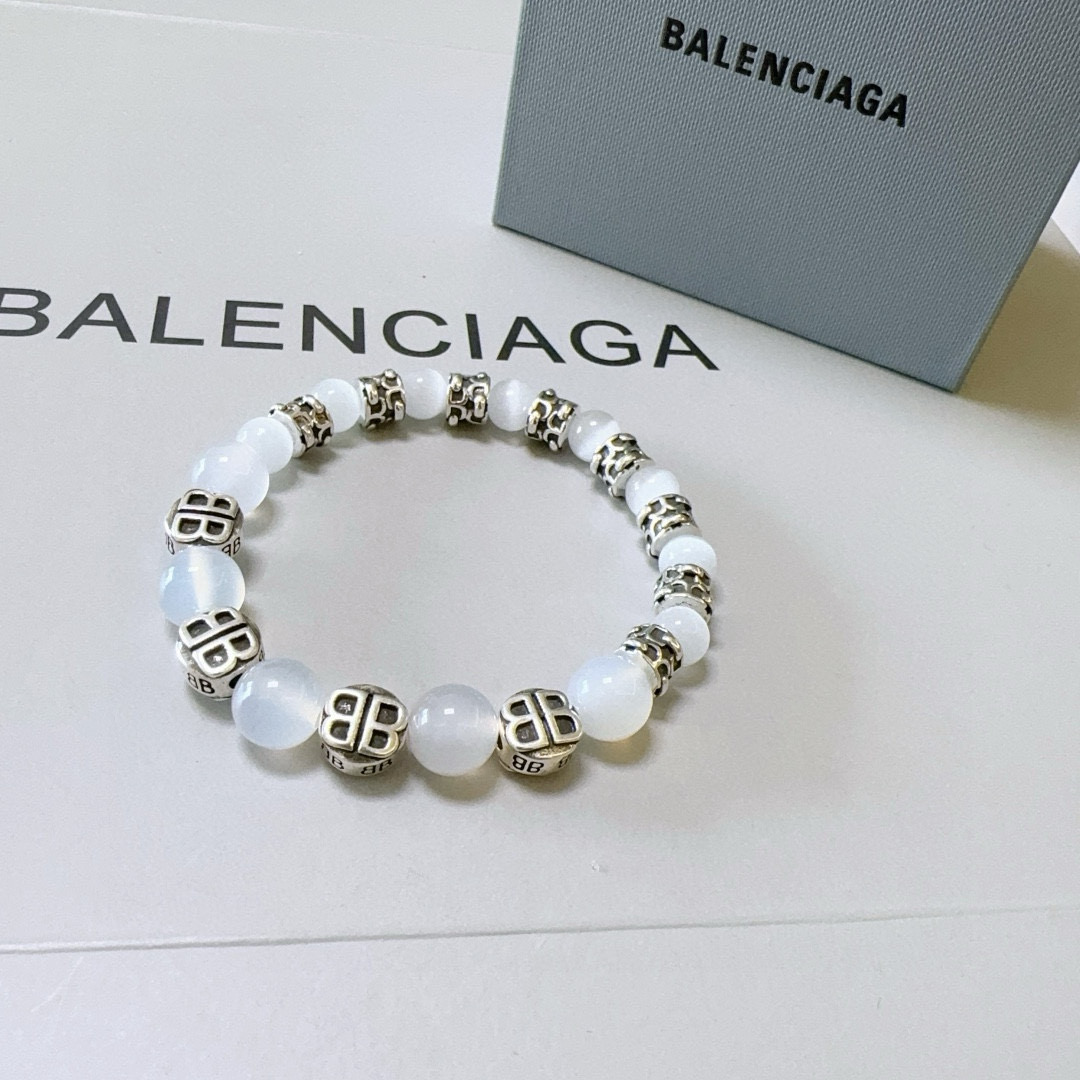 “Paris Family Bracelets: 252 Editions for Men and Women, Retro Style and Original Designs” - 图片 2