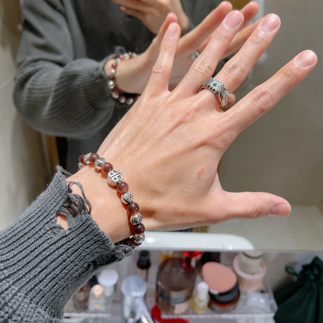Parisian Bracelet Collection Featuring 273 Masterpieces and Silver Styles - 图片 3