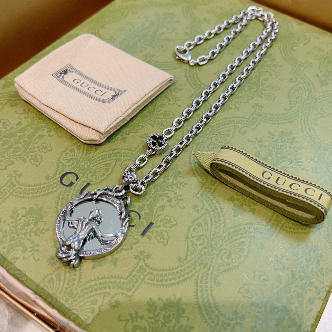 NO:105171,The latest model of Gucci necklaces is higher in chain grade, star style Anger Forest series double G classic necklace series retro silver necklace, chain length 60 cm can be changed length, details are used to treat the version, non-market glossy style This model has been released, Gucci is popular in it, very easy to match with trendy clothes, jewelry quality, gucci, necklace19860909批古驰项链最新款链条档次更高明星同款Anger Forest系列双G经典款项链系列复古银项链 链长60厘米可改长度 细节对版做旧处理 非市面亮面版型 这款一直在出 古驰里面热卖款 非常好搭配潮流衣服,饰品精品,gucci,necklace,Jewelry