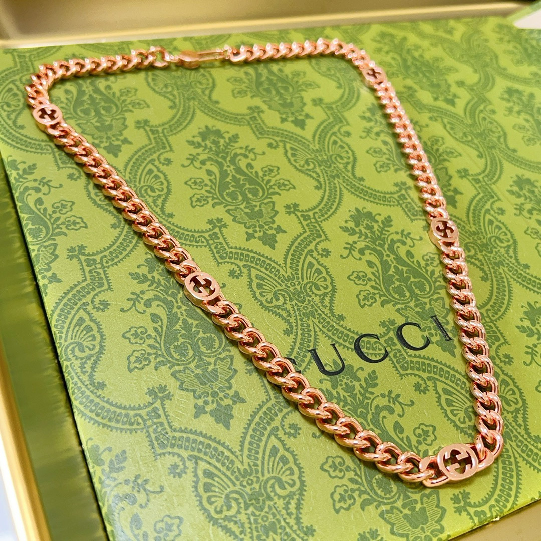 NO:105175,The latest model of Gucci necklace is higher in chain grade, star-like Anger Forest series 5G new Gucci necklace. Determine the exclusive details and craftsmanship, details and 18k gold processing, non-market bright version. This model has been released. Gucci is very easy to match with trendy clothes, fine accessories, gucci, necklace19860909批古驰项链最新款链条档次更高明星同款Anger Forest系列5G新款古驰项链.认准独家细节工艺 细节对版18k金处理 非市面亮面版型 这款一直在出 古驰里面热卖款 非常好搭配潮流衣服,饰品精品,gucci,necklace,Jewelry