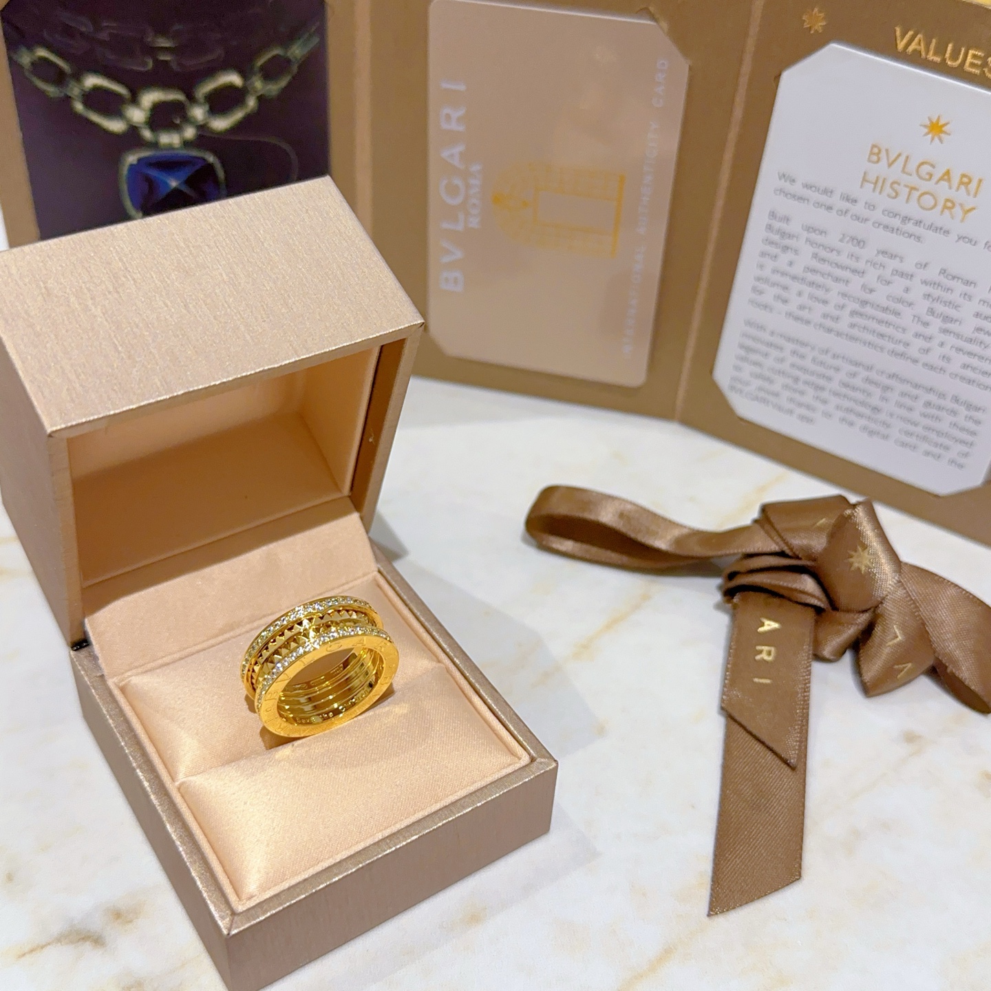 。宝格丽项链V金材质 。BVLGARI宝格丽 DIVAS‘ DREAM 系列 品相完美，细节无敌，那种独