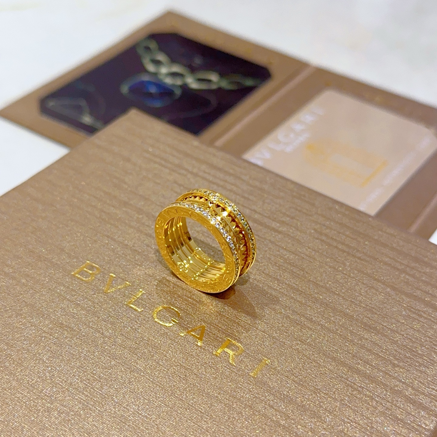 。宝格丽项链V金材质 。BVLGARI宝格丽 DIVAS‘ DREAM 系列 品相完美，细节无敌，那种独