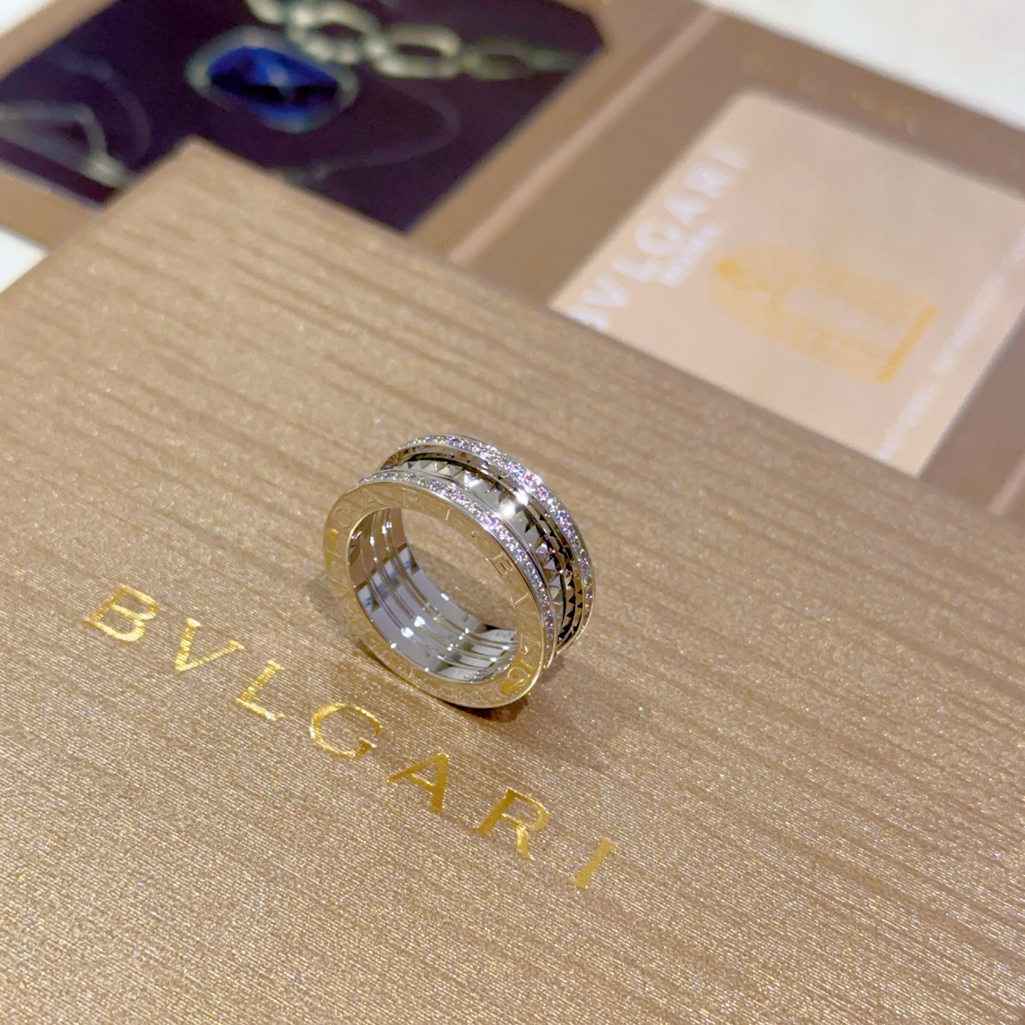 。宝格丽项链V金材质 。BVLGARI宝格丽 DIVAS‘ DREAM 系列 品相完美，细节无敌，那种独