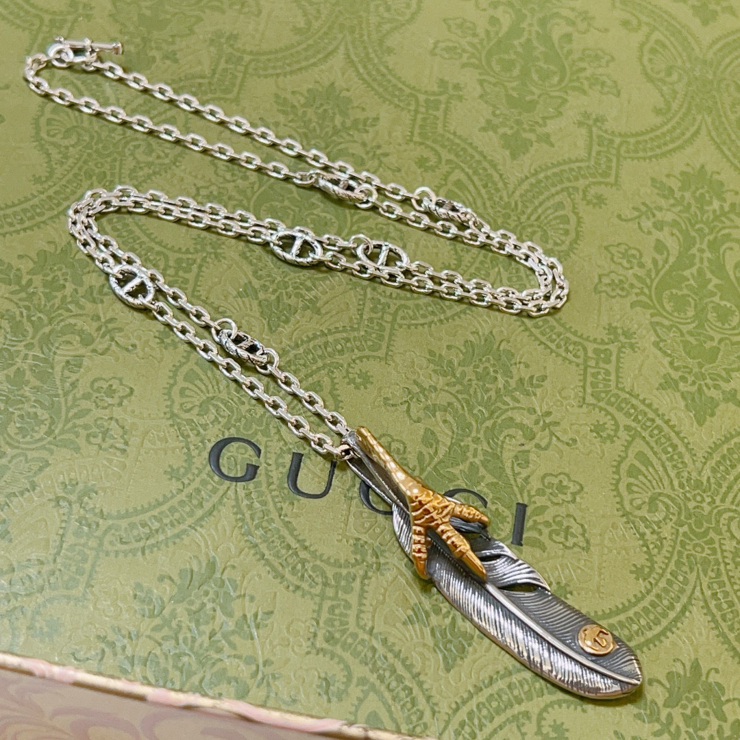 NO:105469,No explosion or release Gucci Necklace 2025 latest chain grade is higher, same Takahashi Feather Classic Anger Forest Series Double G Gucci Necklace Details are used to treat the version, non-market glossy version This model has been released. Gucci is very easy to match with trendy clothes, fine accessories, gucci, necklace19860909批 不爆不发 古驰项链2025最新款链条档次更高明星同款高桥羽毛经典款Anger Forest系列双G古驰项链 细节对版做旧处理 非市面亮面版型 这款一直在出 古驰里面热卖款 非常好搭配潮流衣服,饰品精品,gucci,necklace,Jewelry