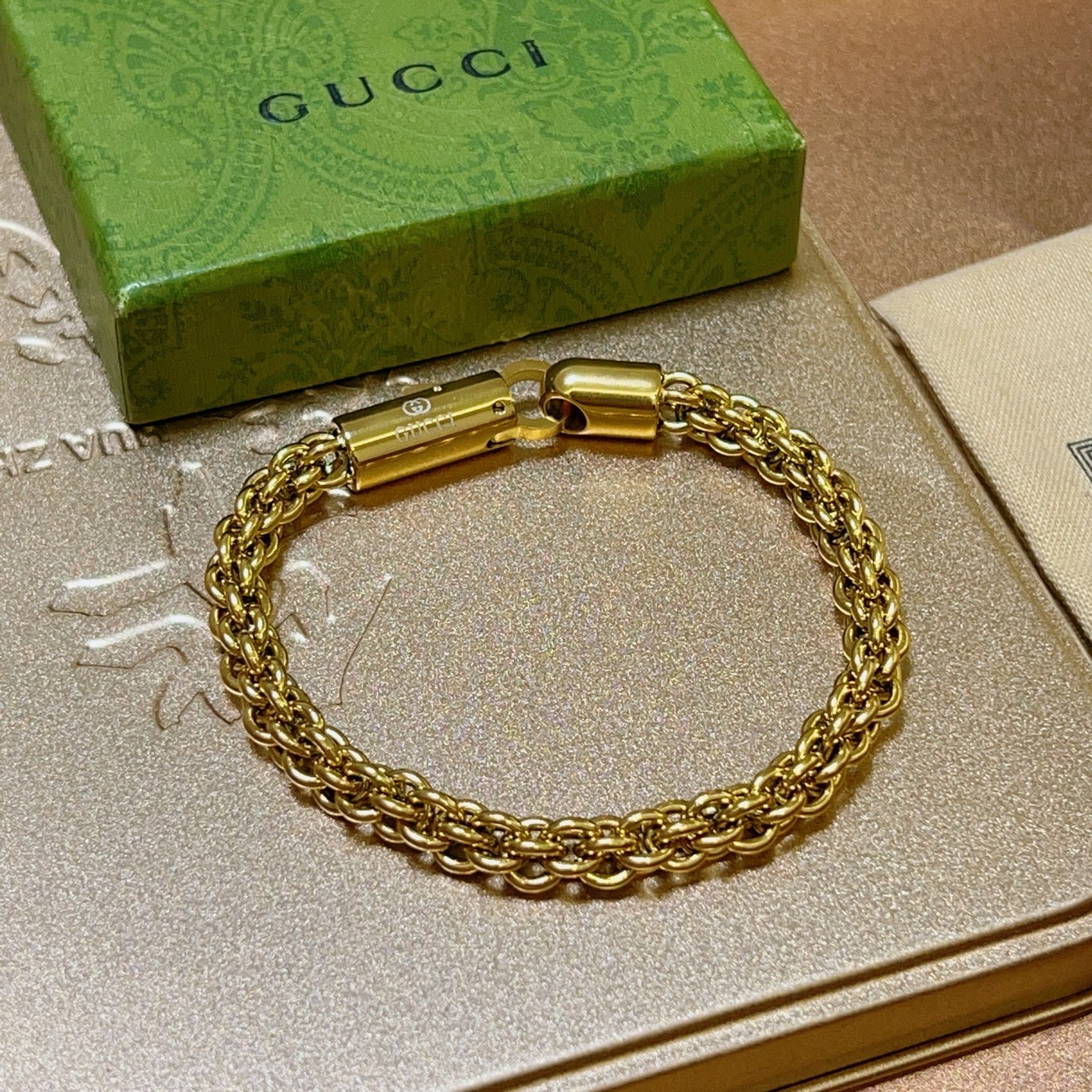 。 2025款新出炉🌼 Gucci古驰手链最新款的经典款 精致无论款式 质感 都是绝对的顶尖feel 只