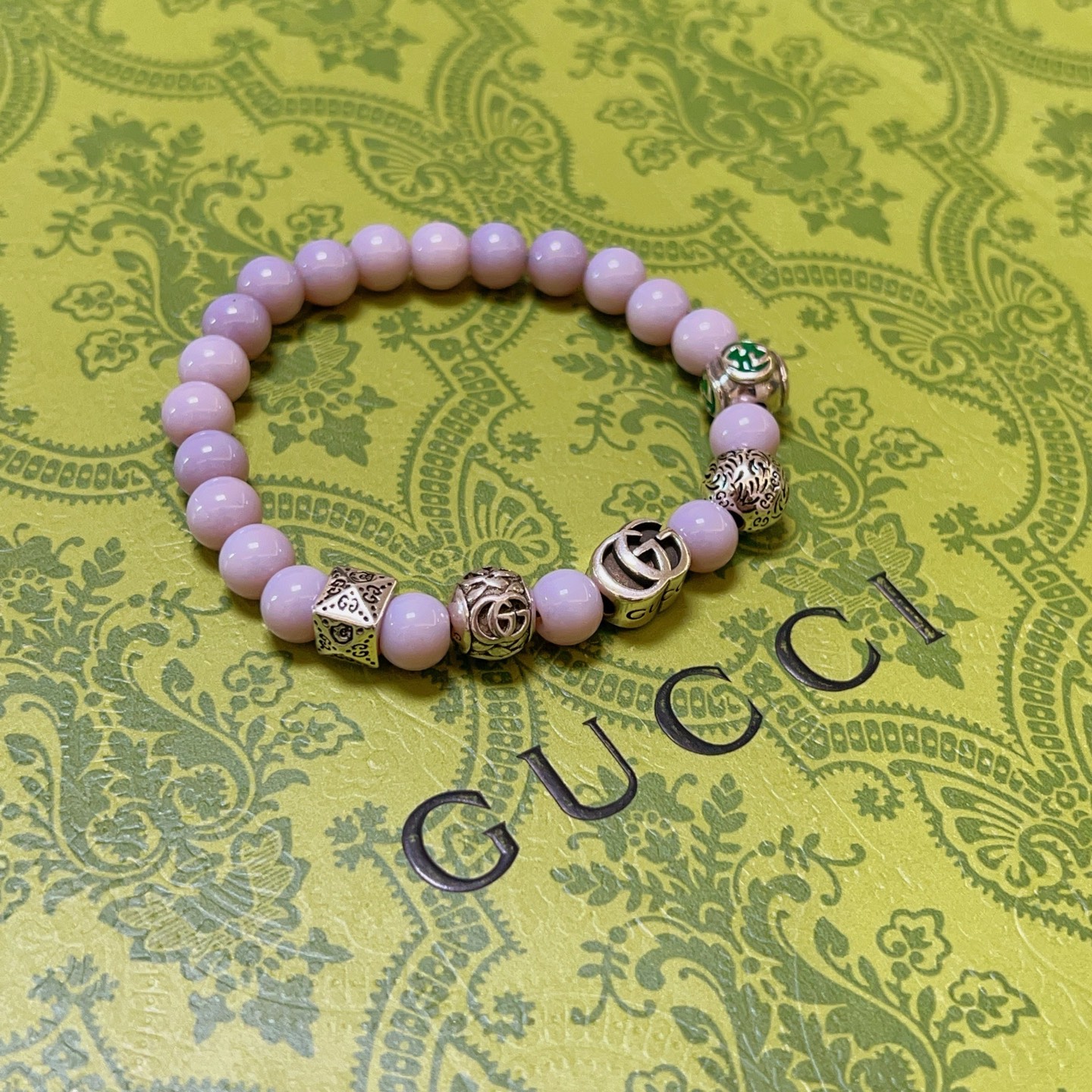 NO:105556,Batch New product release Gucci bracelet Luxury Gucci bracelet Popular agate bracelet crystals men and women The latest full beaded bracelet grade is higher Stars same Anger Forest series double g retro Gucci bracelet Size: 16-24 cm Details are used to treat the version Non-market shiny style Non-market ordinary style This model has been released all the time Gucci is selling hot models very easy to match clothes, jewelry quality, gucci, bracelet19860909批 新品发布 古驰手链奢华古驰手串 爆款玛瑙手链水晶男女同款 最新款全件串珠手链档次更高明星同款Anger Forest系列双g复古古驰手链 尺寸:16-24厘米 细节对版做旧处理 非市面亮面版型 非市面普通做这款一直在出 古驰里面热卖款 非常好搭配衣服,饰品精品,gucci,bracelet,Jewelry