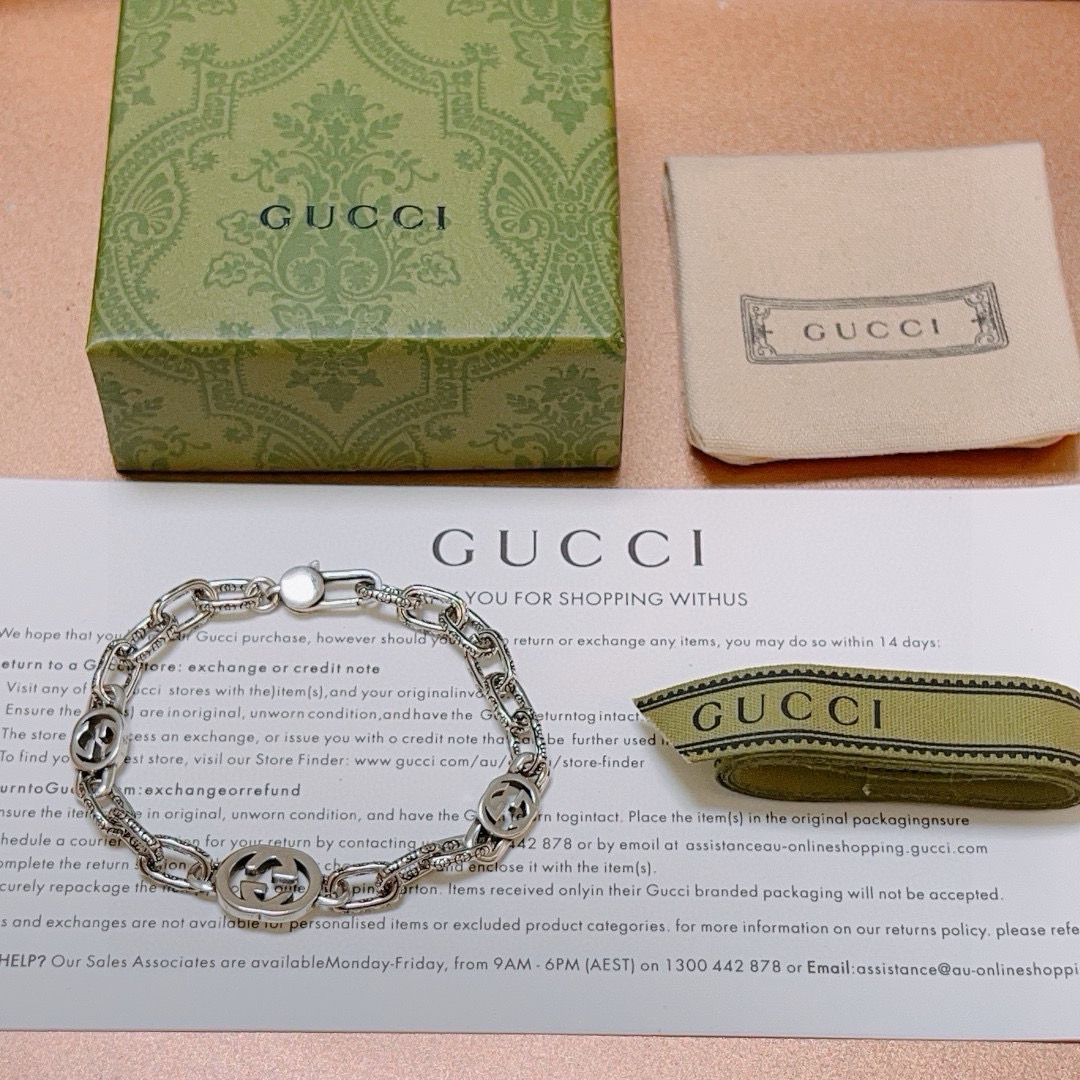 。 2025最新出炉🌼 Gucci古驰手链最新款的经典款 精致无论款式 质感 都是绝对的顶尖feel 只