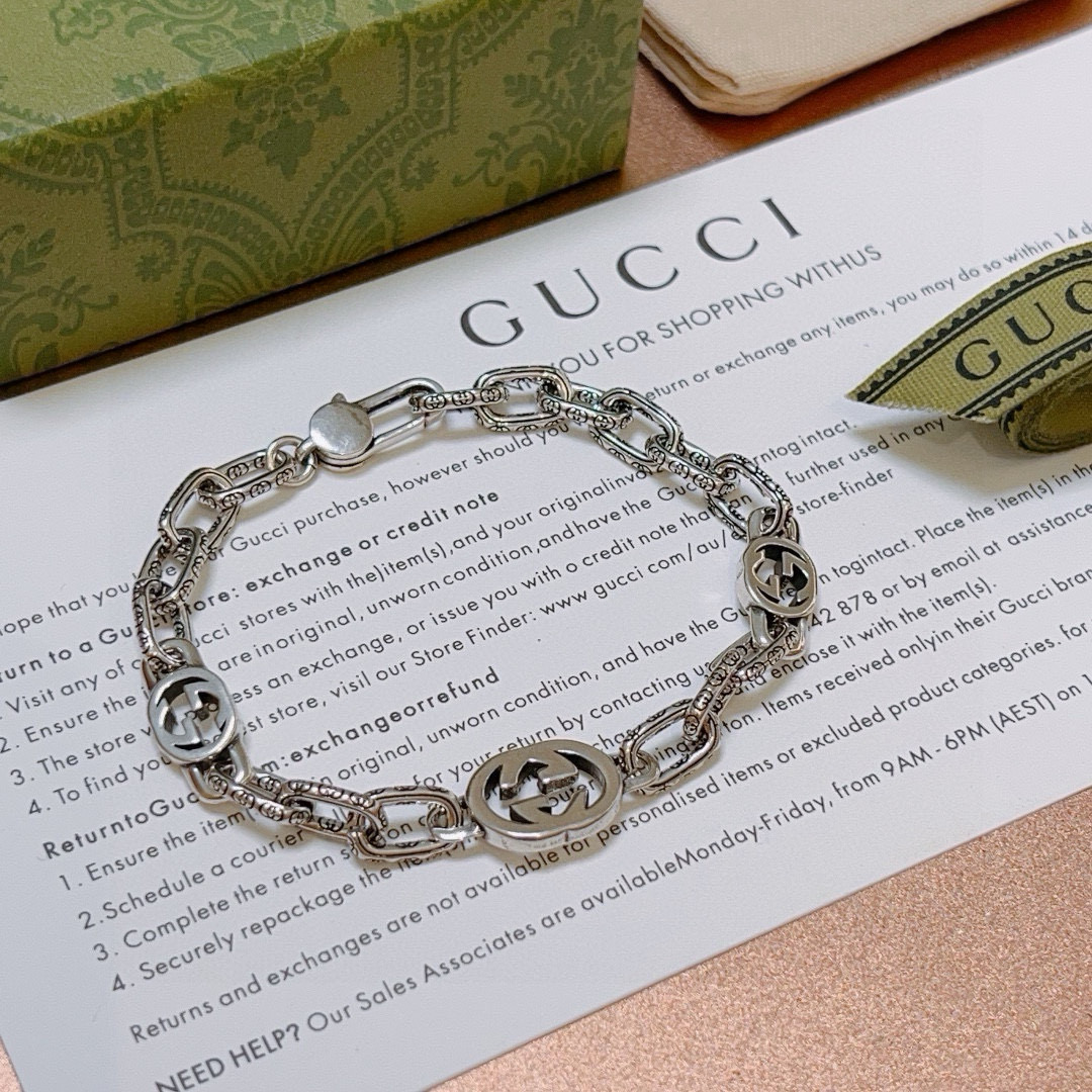 。 2025最新出炉🌼 Gucci古驰手链最新款的经典款 精致无论款式 质感 都是绝对的顶尖feel 只