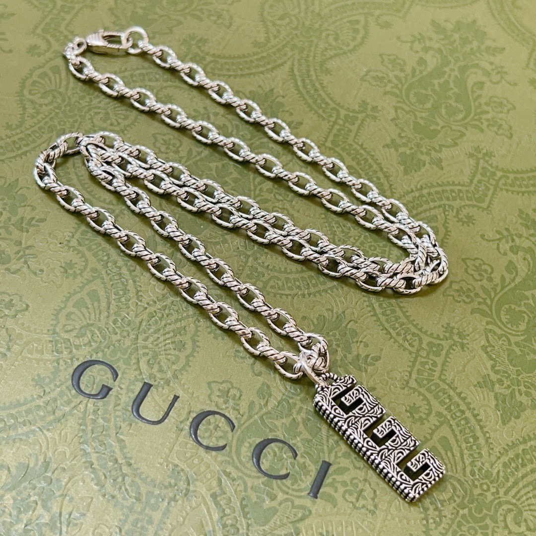NO:115574,Batch New products will not be released without any outspread ♀ Recognize exclusive details and quality Douyin’s first choice for online celebrities selling goods Gucci necklaces have higher chain grades Celebrities the same Anger Forest series double G design concept retro necklaces make high-end clothes more elegant and more brand-name and personality when going out. Details are used to treat the versions. Non-market bright styles. This model has been released. Gucci is very good at matching, fine jewelry, gucci, necklace19860909批  新品发布不爆不发 ♀认准独家细节和品质抖音带货网红首选 古驰项链最新款链条档次更高明星同款Anger Forest系列双g设计理念复古项链 让高档的衣服搭配更有气质 出去更有牌面和个性 细节对版做旧处理 非市面亮面版型 这款一直在出 古驰里面热卖款 非常好搭配,饰品精品,gucci,necklace,Jewelry
