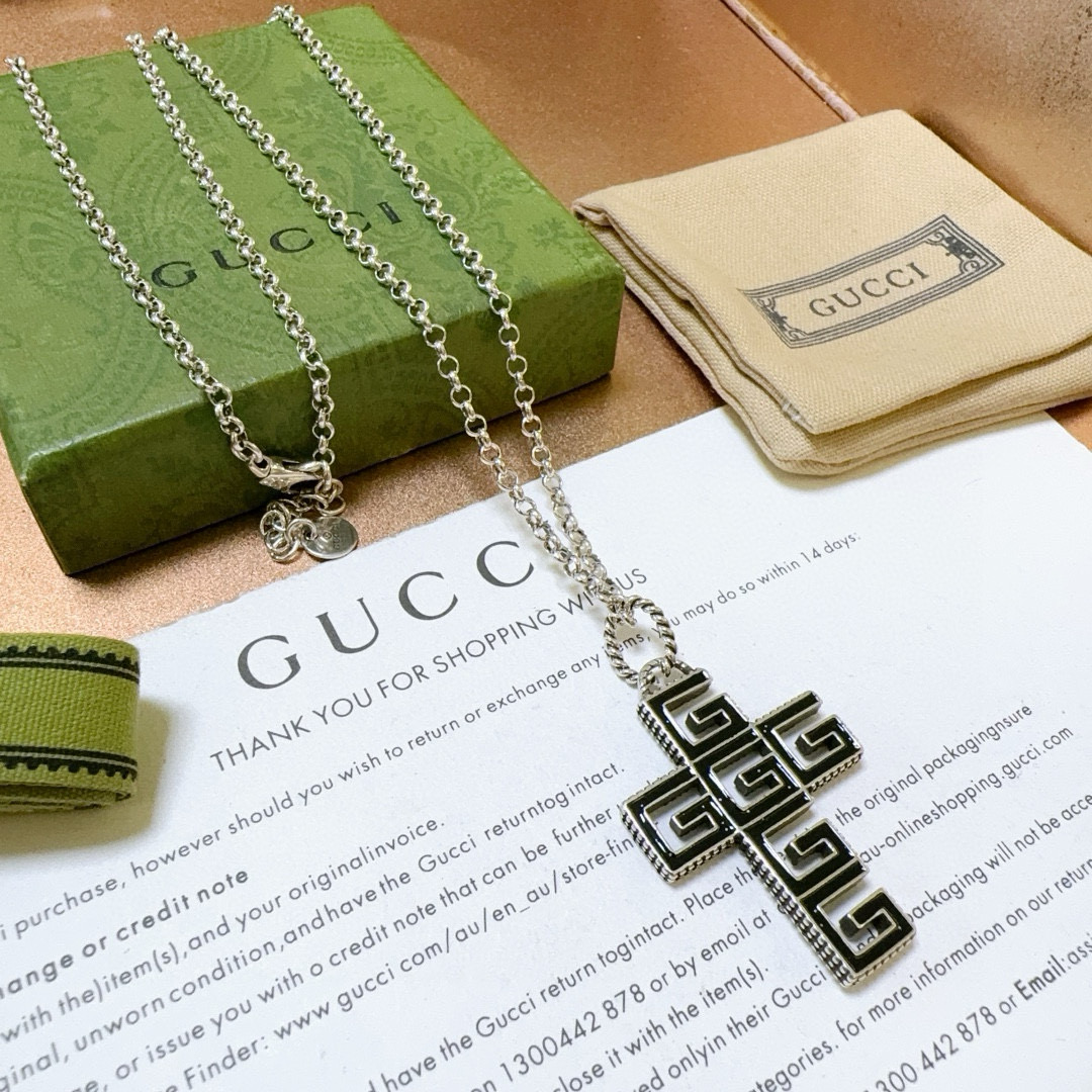 NO:115576,Comment: Too handsome. The latest model of Gucci necklace is higher in chain grade. Stars have the same classic model. Anger Forest series double G new Gucci necklace. Details are used to treat the version. Non-market glossy style. This model has been released. Gucci is very easy to match with trendy clothes, fine accessories, gucci, necklace19860909批 太帅啦 古驰项链最新款链条档次更高明星同款经典款Anger Forest系列双G新款古驰项链 细节对版做旧处理 非市面亮面版型 这款一直在出 古驰里面热卖款 非常好搭配潮流衣服,饰品精品,gucci,necklace,Jewelry