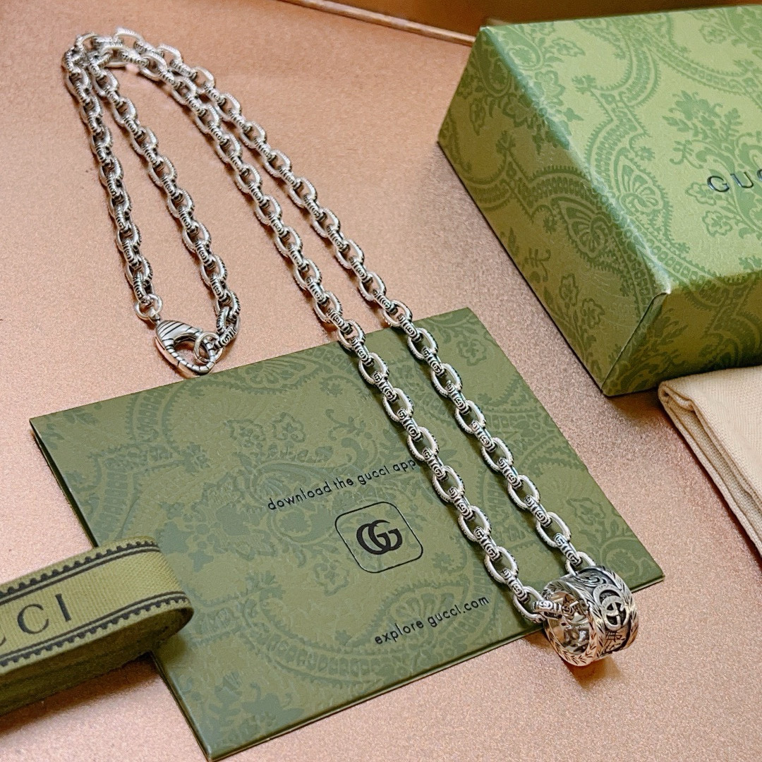 NO:115607,Praise, no explosion, no release, the first choice for online celebrities selling goods in Douyin, Gucci necklace, the latest model of the chain is higher, the same style as the star Anger Forest series double g retro high-end necklace, makes high-end clothes more elegant, and makes them more brand-name and personality when going out. Details are used to treat the version, non-market bright style. This model has been released. Gucci is very good to match, fine jewelry, gucci, necklace19860909批 不爆不发 抖音带货网红首选 古驰项链最新款链条档次更高明星同款Anger Forest系列双g复古高端项链 让高档的衣服搭配更有气质 出去更有牌面和个性 细节对版做旧处理 非市面亮面版型 这款一直在出 古驰里面热卖款 非常好搭配,饰品精品,gucci,necklace,Jewelry