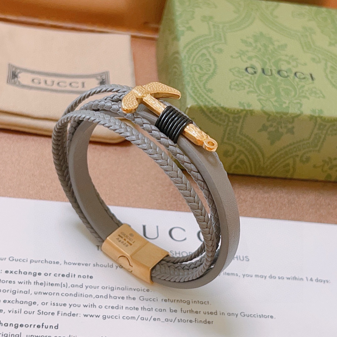 NO:115591,The latest model of Gucci bracelet bracelet bracelet is pure handmade and cowhide leather material is higher grade Stars same style Anger Forest series double G classic series retro silver bracelet bracelet bracelet bracelet size: 18.5>19.5>20.5>21.5 cm Details are used to treat the version, non-market bright style This model has been released. Gucci is very easy to match with trendy clothes, fine accessories, gucci, bracelet, cowhide19860909批 古驰手绳手环最新款纯手工头层牛皮材质档次更高明星同款Anger Forest系列双G经典款系列复古银手链手绳 手绳尺寸:18.5>19.5>20.5>21.5厘米 细节对版做旧处理 非市面亮面版型 这款一直在出 古驰里面热卖款 非常好搭配潮流衣服,饰品精品,gucci,bracelet,cowhide,Jewelry