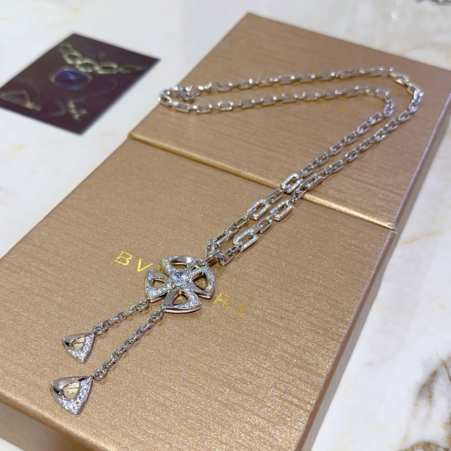 。宝格丽项链V金材质。BVLGARI宝格丽 DIVAS‘ DREAM 系列 品相完美，细节无敌，那种独特