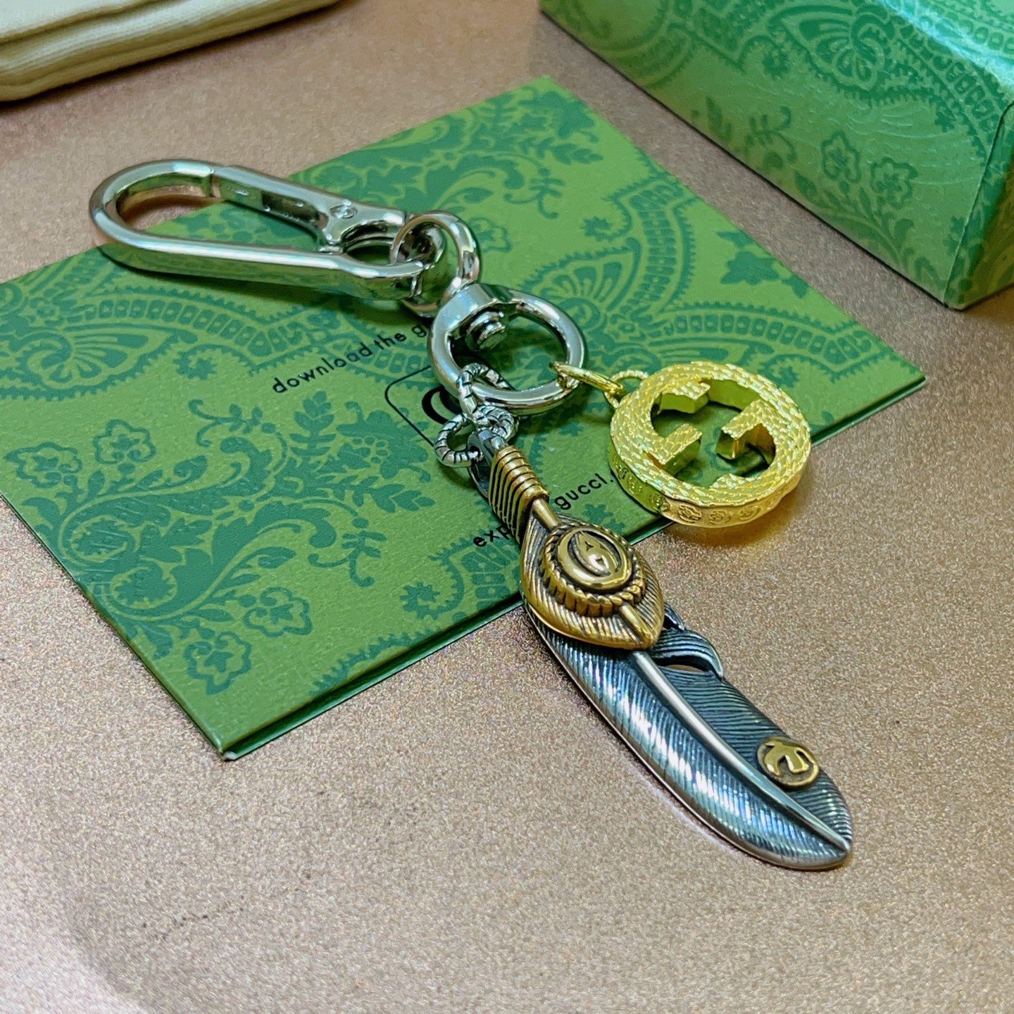 NO:115623,New product release Gucci keychain Gucci bag buckle Latest bag hanging accessories higher grade Celebrity same Anger Forest series dual G classic co-branded design concept keychain series Details are used for the old version Non-market glossy version This model has been released. Gucci is very good to match with trendy backpacks, jewelry boutiques, gucci, backpacks, keychain19860909批新品发布 古驰钥匙扣 古驰包包扣 最新款包包挂饰档次更高明星同款Anger Forest系列双G经典款联名设计理念钥匙扣系列 细节对版做旧处理 非市面亮面版型 这款一直在出 古驰里面热卖款 非常好搭配潮流背包,饰品精品,gucci,backpacks,keychain,Jewelry