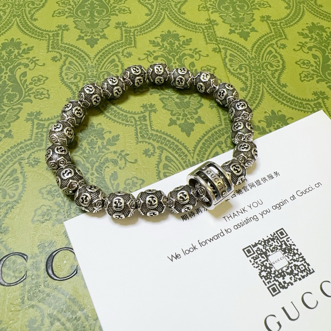 NO:115255,Batch New products released Gucci bracelets for men and women. The latest retro series bracelets have higher grades. Stars have the same style. Anger Forest series double g bracelets. Size: 16-24 cm. Details are used to treat the old version. Non-market bright version. This one is always being made on the market. Gucci is popular in the hot-selling style. Very easy to match clothes, fine accessories, gucci, bracelet19860909批 新品发布古驰手链男女同款 最新款复古件系列手链档次更高明星同款Anger Forest系列双g手链 尺寸:16-24厘米 细节对版做旧处理 非市面亮面版型 非市面普通做这款一直在出 古驰里面热卖款 非常好搭配衣服,饰品精品,gucci,bracelet,Jewelry