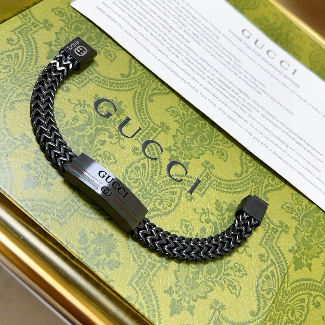 NO:106062,. The latest release of Gucci Gucci bracelets. The latest classic styles are exquisite, regardless of style or texture. You can understand the original logo at a glance. Super nice makes clothes a fashionable choice. It is a must-have artifact for men and women, and accessories, gucci, gucci, bracelet19860909批. 最新出炉 Gucci古驰手链最新款的经典款 精致无论款式 质感 都是绝对的顶尖feel 只要看一眼就懂了原版logo 超 nice 让衣服穿搭成为时尚的选择,男女同款必备神器,饰品精品,gucci,gucci,bracelet,Jewelry