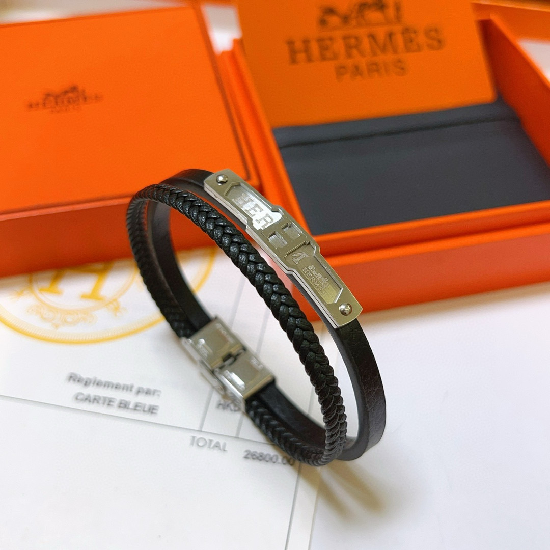 NO:115236,Batch New products are available. Hermes bracelet bracelet latest style pure handmade cowhide material is higher grade. Stars same style Anger Forest series Hermes bracelet classic series 18k gold bracelet bracelet details are used. Non-market bright style. This model has been released. Hermes is very good at matching trendy clothes, jewelry quality, hermes, bracelet, cowhide19860909批 新品发售 爱马仕手绳手环最新款纯手工牛皮材质档次更高明星同款Anger Forest系列爱马仕手链经典款系列18k金手链手绳 细节对版做旧处理 非市面亮面版型 这款一直在出 爱马仕里面热卖款 非常好搭配潮流衣服,饰品精品,hermes,bracelet,cowhide,Jewelry