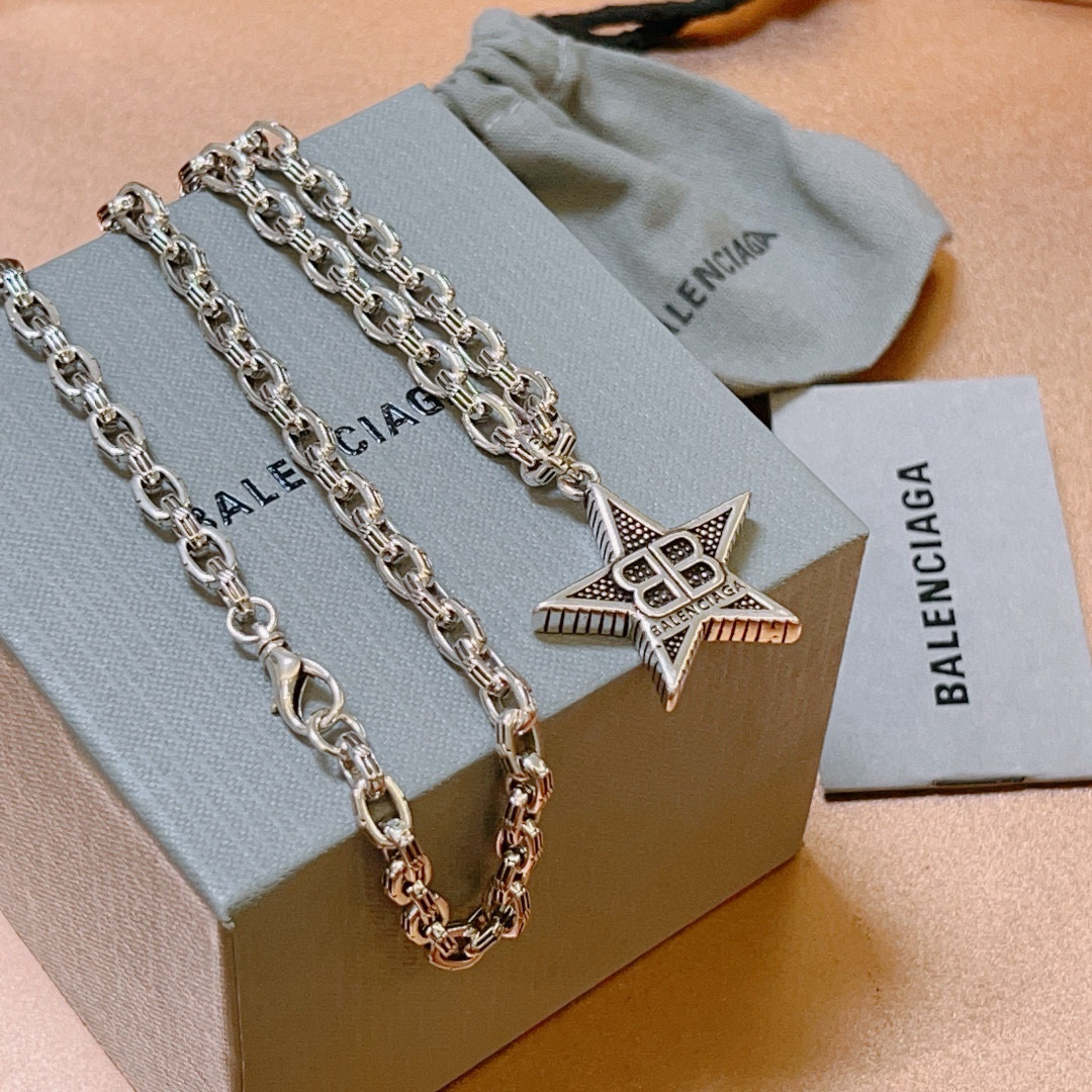 NO:115242,The original product is a new product, Balenciaga necklace, Balenciaga, the new necklace counter is consistent, the details are finely made, every detail is in place, the design is fine, the hot products are shipped, the design is unique, the retro style, Balenciaga, balenciaga, necklace19860909批原单货新品 巴黎世家项链 Balenciaga 新款项链专柜一致 细节做工精细 每个细节流程到位 设计工艺精细 火爆款出货 设计独特 复古风格 巴黎世家项链,饰品精品,balenciaga,balenciaga,necklace,Jewelry