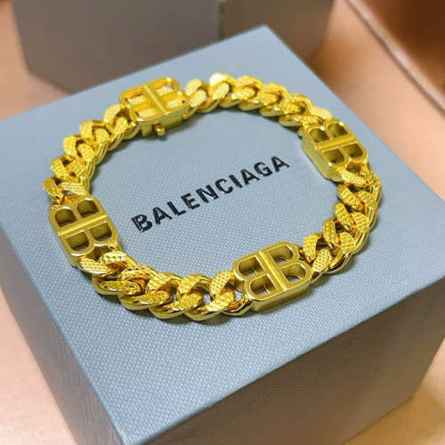 Balenciaga Gold-Tone Chain Bracelet for Men and Women Classic Design