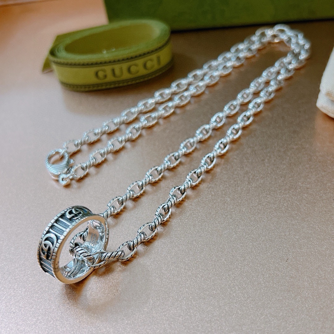 NO:115268,The latest model of Gucci necklace is higher in chain grade, star-like Anger Forest series double G Gucci necklace, chain length 60 cm can be changed, details are used to make the version old, non-market bright style, this model is always available, Gucci is popular in it, very easy to match with trendy clothes, jewelry quality, gucci, necklace19860909批古驰项链最新款链条档次更高明星同款Anger Forest系列双G古驰项链 链长60厘米可改长度 细节对版做旧处理 非市面亮面版型 这款一直在出 古驰里面热卖款 非常好搭配潮流衣服,饰品精品,gucci,necklace,Jewelry