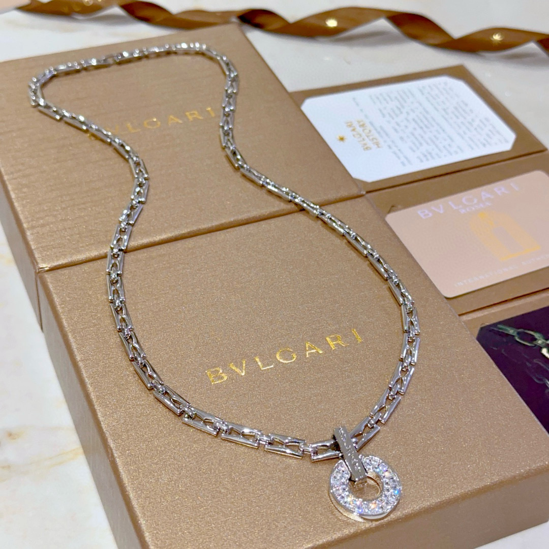 。宝格丽项链V金材质。BVLGARI宝格丽 DIVAS‘ DREAM 系列 品相完美，细节无敌，那种独特