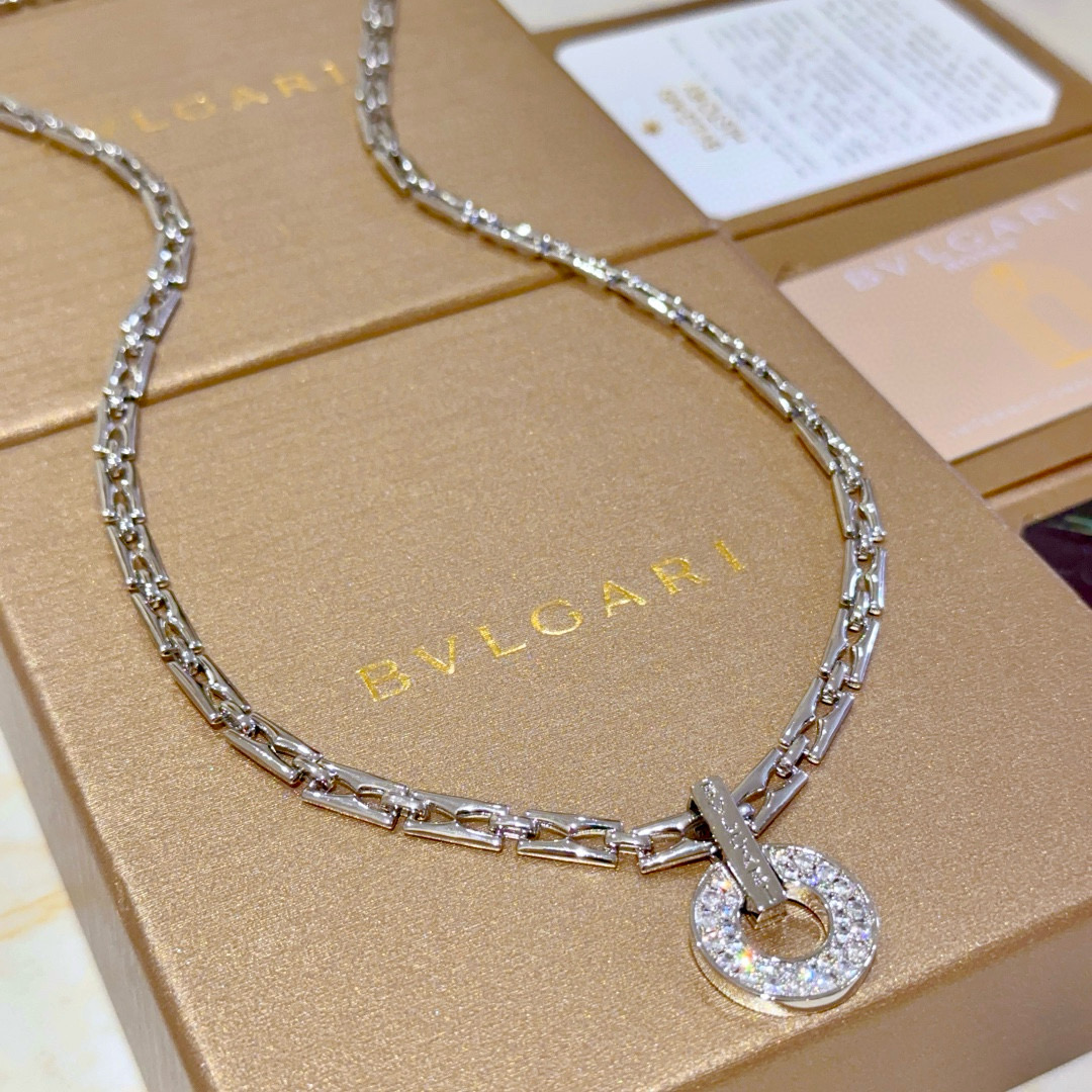 。宝格丽项链V金材质。BVLGARI宝格丽 DIVAS‘ DREAM 系列 品相完美，细节无敌，那种独特