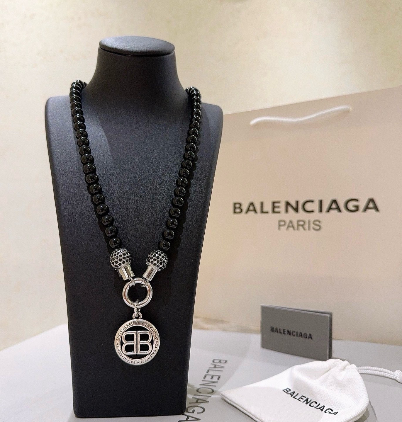NO:114716,Batch original single product Balenciaga Necklace Balenciaga New necklace counter is consistent, fine details and workmanship are in place, fine design process, hot products are shipped, unique design, retro style Balenciaga Necklace, fine jewelry, balenciaga, balenciaga, necklace19860909批 原单货新品 巴黎世家项链 Balenciaga 新款项链专柜一致 细节做工精细 每个细节流程到位 设计工艺精细 火爆款出货 设计独特 复古风格 巴黎世家项链,饰品精品,balenciaga,balenciaga,necklace,Jewelry