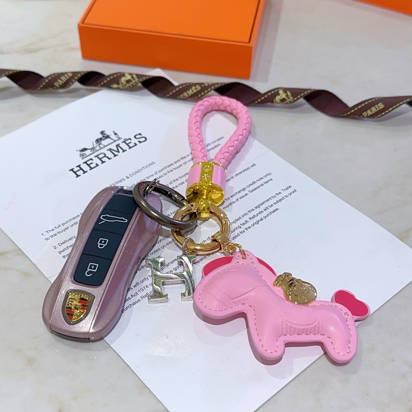 NO:114727,Purchase. New Hermes keychain thickened version, Platinum version. High-end precision version [color][color] Many internet celebrities same style. Hermes hanging decoration keychain is too challenging for the master's craftsmanship. It is not simple to ensure that every detail is in place. High-end customization, same style for men and women, Hermes is popular 1:1 super exquisite star. The same style k gold texture, and the high-end craftsmanship is created. Car keychain is really awesome, jewelry quality, hermes, hermes, keychain19860909批.新款Hermes爱马仕钥匙扣钥匙扣加厚版 铂金版.高级精工版[色][色]众多网红同款 爱马仕挂饰钥匙扣太考验师傅的手艺了 要确保每个细节都到位不简单[色][色] 高端定制 男女同款 爱马仕火爆 1:1超精赞明星 同款 k金质感,精工高端工艺打造出炉. 车钥匙扣上真的赞爆,饰品精品,hermes,hermes,keychain,Jewelry