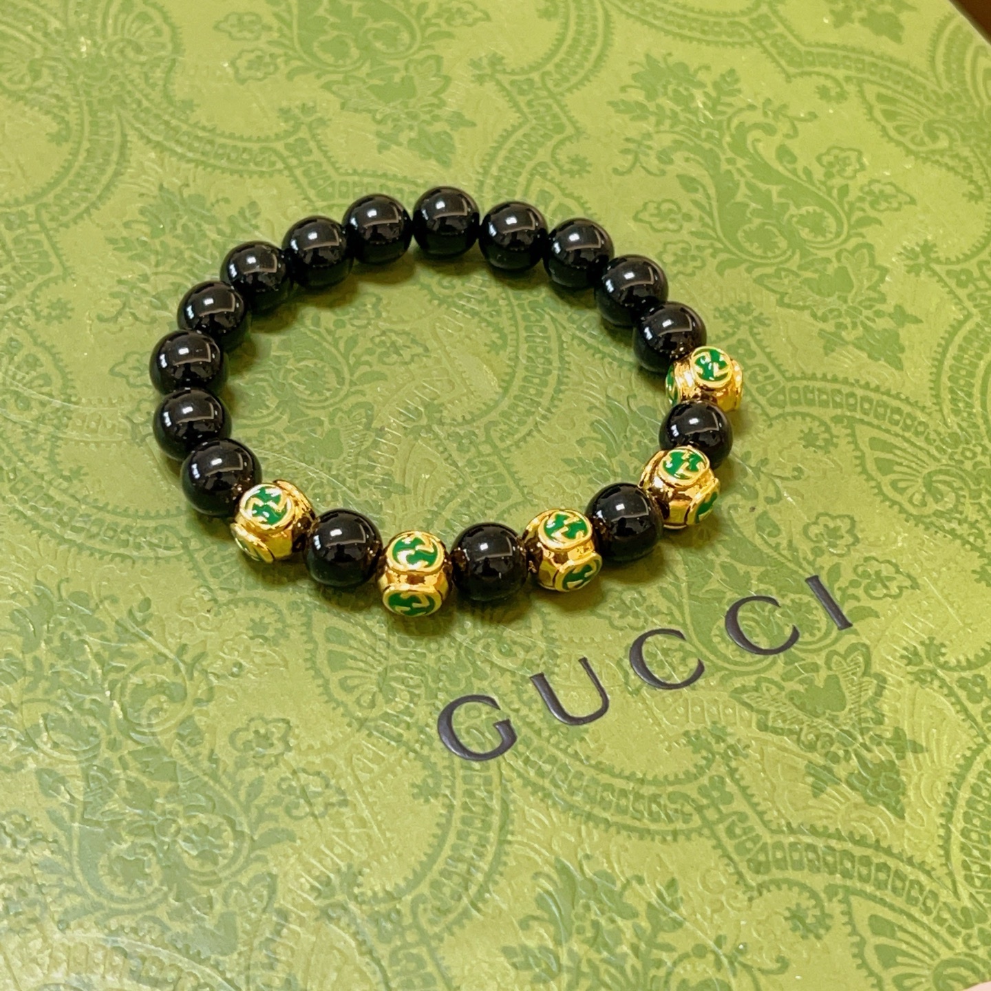 NO:114719,Buy Gucci bracelet luxury bracelets for men and women. The latest model full black agate beaded bracelets with higher grade. Stars same style. Anger Forest series double g retro Gucci bracelet. Size: 16-24 cm. Details are used to treat the version. Non-market bright style. This model is always available on the market. Gucci is popular in the hot-selling model. Very easy to match clothes, fine accessories, gucci, bracelet19860909批 古驰手链奢华手串 男女同款 最新款全件黑玛瑙串珠手链档次更高明星同款Anger Forest系列双g复古古驰手链 尺寸:16-24厘米 细节对版做旧处理 非市面亮面版型 非市面普通做这款一直在出 古驰里面热卖款 非常好搭配衣服,饰品精品,gucci,bracelet,Jewelry