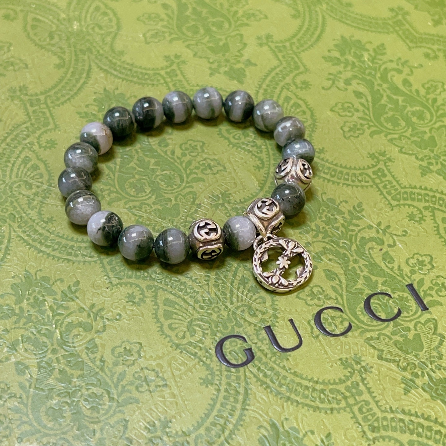 NO:106425,Buy Gucci bracelets are the same as men and women. The latest tea and stone bracelets are higher in grade. Stars are the same as Anger Forest series double g bracelets. Size: 16-24 cm. Details are used to treat the old version. Non-market bright version. This one is always being made on the market. Gucci is popular in the hot-selling style. Very easy to match clothes, fine accessories, gucci, bracelet19860909批 古驰手链男女同款 最新款茶石手链档次更高明星同款Anger Forest系列双g手链 尺寸:16-24厘米 细节对版做旧处理 非市面亮面版型 非市面普通做这款一直在出 古驰里面热卖款 非常好搭配衣服,饰品精品,gucci,bracelet,Jewelry