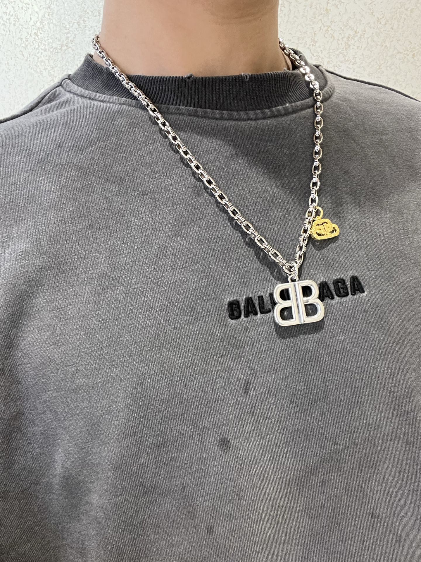 批150。 原单货🔹🔹新品 巴黎世家项链 Balenciaga 新款项链🔹专柜一致 细节做工精细 每个细节流程到位 设计工艺精细 火爆款出货 设计独特 复古风格 巴黎世家项链