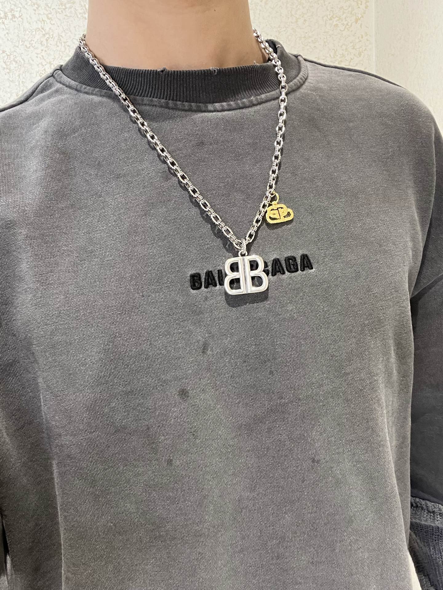 批150。 原单货🔹🔹新品 巴黎世家项链 Balenciaga 新款项链🔹专柜一致 细节做工精细 每个细节流程到位 设计工艺精细 火爆款出货 设计独特 复古风格 巴黎世家项链