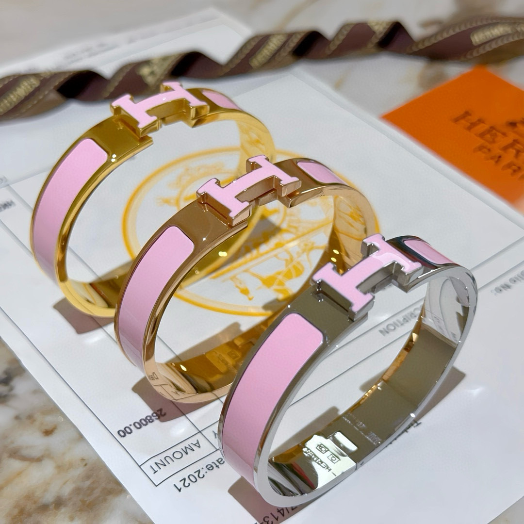 NO:114747,Hermes bracelet v gold original customization Hermes bracelet The enamel craftsmanship tests the master's craftsmanship to ensure the color is handmade [color][color] v gold high-end customization Goddess I love Hermes hot bracelets super exquisite goddesses Stars same style High-end franc material, k gold texture, Seiko pure handmade production really praises, jewelry quality, hermes, hermes, bracelet19860909批. Hermes 爱马仕手镯 v金原版定制 爱马仕手环 珐琅工艺太考验师傅的手艺了 要确保色泽手工制作好[色][色] v金高端定制 女神 都爱爱马仕火爆手镯 超精赞各路女神 明星 同款 高端法郎材质,k金质感,精工纯手工出品上手真的赞,饰品精品,hermes,hermes,bracelet,Jewelry