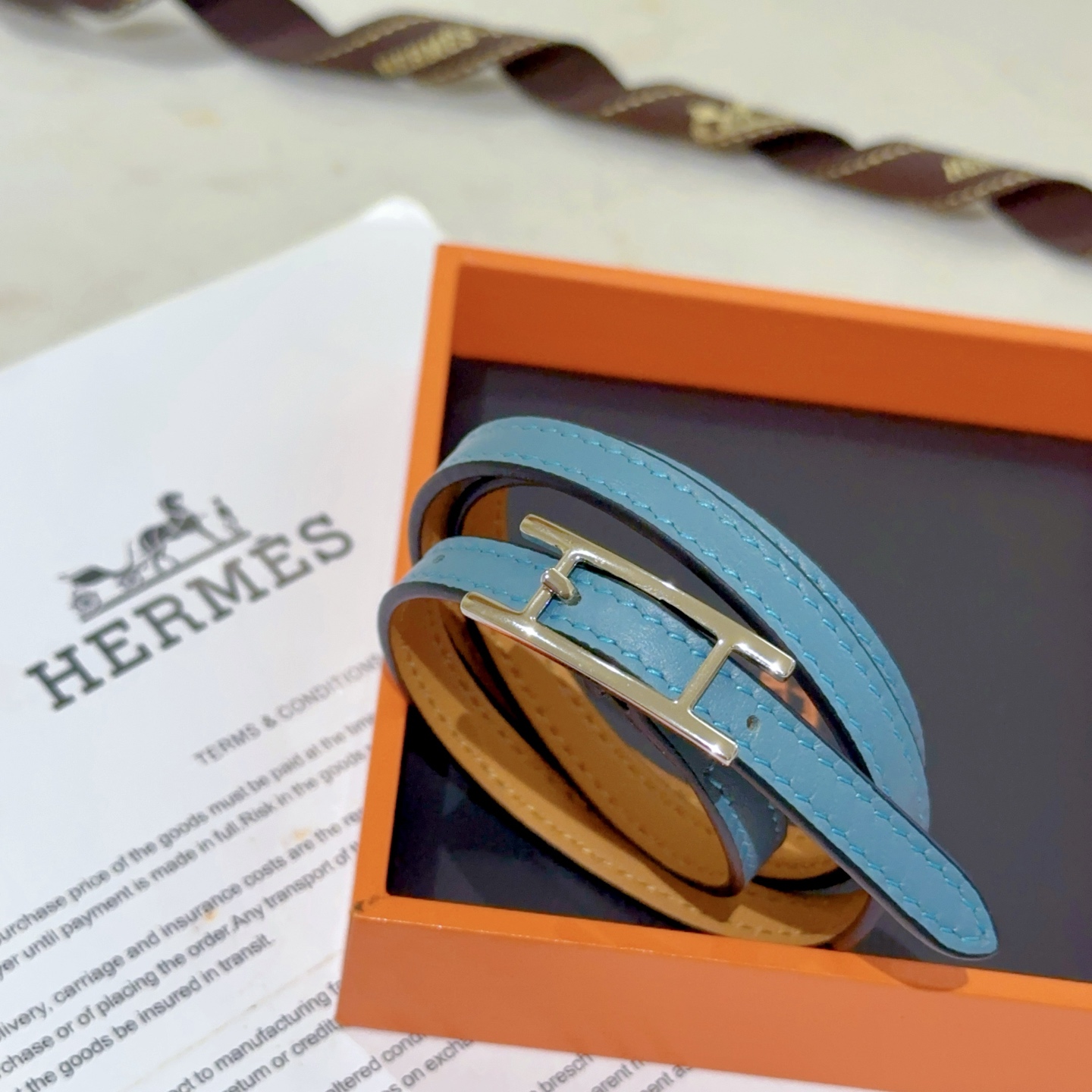NO:114737,Batch New products are available. Hermes bracelet leather rope bracelet latest pure handmade cowhide material steel stamp logo higher grade star style Anger Forest series Hermes bracelet classic series 18k gold bracelet bracelet details are used for the old version Non-market glossy style This model has been released. Hermes is very easy to match with trendy clothes for men and women. Size 3 levels are self-adjustable, jewelry quality, hermes, bracelet, cowhide19860909批 新品发售 爱马仕手绳皮绳手链最新款纯手工牛皮材质钢印logo档次更高明星同款Anger Forest系列爱马仕手链经典款系列18k金手链手绳 细节对版做旧处理 非市面亮面版型 这款一直在出 爱马仕里面热卖款 非常好搭配潮流衣服男女同款 尺寸3档自行调节,饰品精品,hermes,bracelet,cowhide,Jewelry