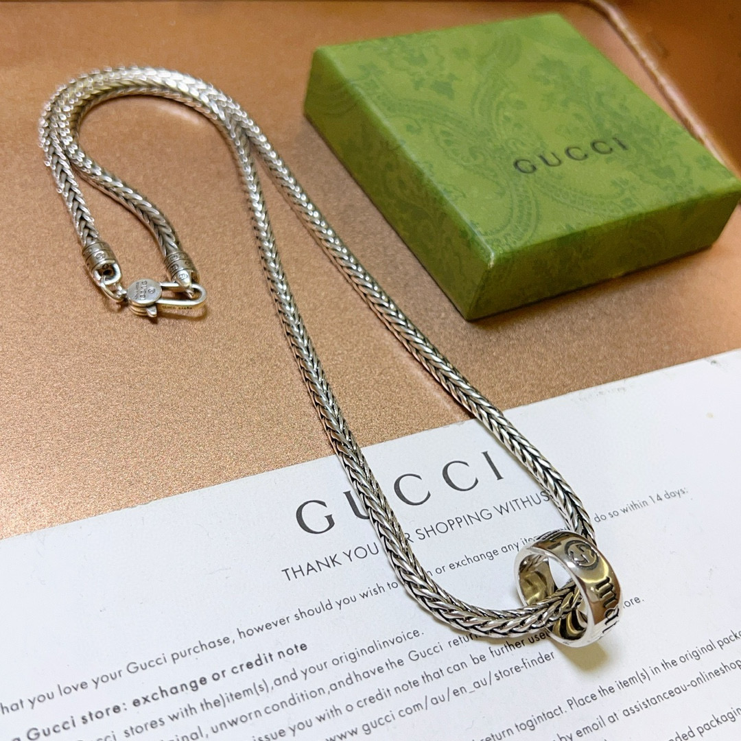 NO:114756,New products released Gucci necklace latest style chain grade higher star style Anger Forest series double G Gucci necklace unique temperament necklace precision necklace details old version non-market bright style This model has been released. Gucci is very easy to match with trendy clothes, jewelry quality, gucci, necklace19860909批 新品发布古驰项链最新款链条档次更高明星同款Anger Forest系列双G古驰项链独特气质项链 精工项链 细节对版做旧处理 非市面亮面版型 这款一直在出 古驰里面热卖款 非常好搭配潮流衣服,饰品精品,gucci,necklace,Jewelry