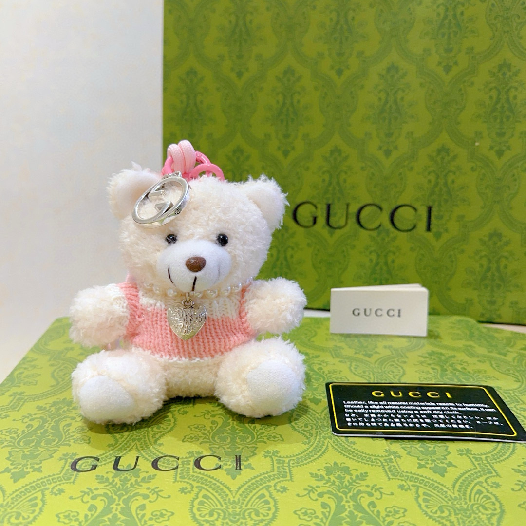 NO:114063,2025 Gucci hits, new product release Gucci keychain Gucci bag buckle, the latest bag hanging decoration is higher, star style Anger Forest series dual G classic model joint design concept keychain series Details are used for the old version, non-market bright version, This model has been released, Gucci is popular in it, very easy to match with trendy backpacks, jewelry quality, gucci, backpacks, keychain19860909批2025款古驰爆款来袭 新品发布 古驰钥匙扣古驰包包扣 最新款包包挂饰档次更高明星同款Anger Forest系列双G经典款联名设计理念钥匙扣系列 细节对版做旧处理 非市面亮面版型 这款一直在出 古驰里面热卖款 非常好搭配潮流背包,饰品精品,gucci,backpacks,keychain,Jewelry