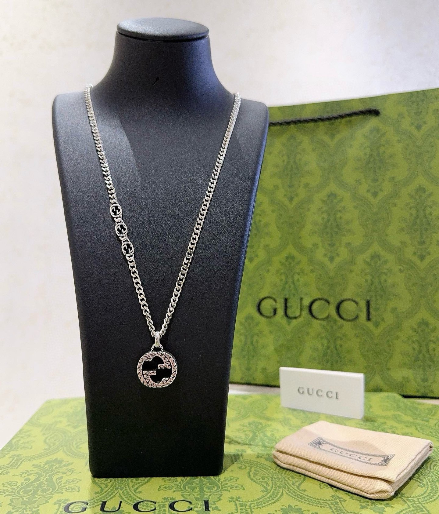 NO:114067,New products are released, Italy officially announced, Gucci necklace latest model chain grade is higher, star style Anger Forest series double G classic design concept necklace series retro silver necklace details are used to treat versions, non-market glossy styles This model has been released, Gucci is popular in it, very easy to match with trendy clothes, jewelry quality, gucci, necklace19860909批新品发布 意大利官宣 古驰项链最新款链条档次更高明星同款Anger Forest系列双G经典款设计理念项链系列复古银项链 细节对版做旧处理 非市面亮面版型 这款一直在出 古驰里面热卖款 非常好搭配潮流衣服,饰品精品,gucci,necklace,Jewelry