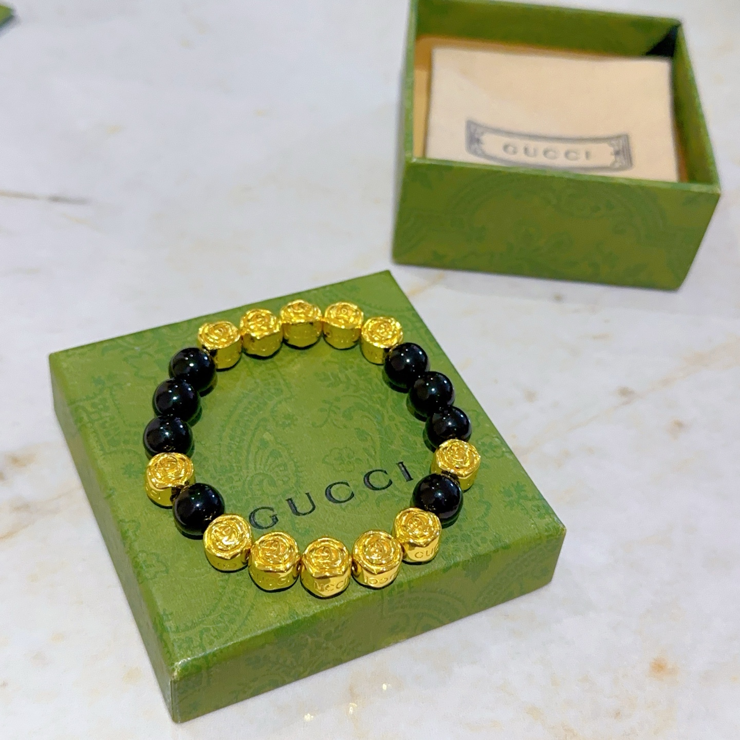 NO:114071,Buy Gucci bracelet luxury bracelets for men and women. The latest model full black agate beaded bracelets with higher grade. Stars same style. Anger Forest series double g retro Gucci bracelet. Size: 16-24 cm. Details are used to treat the version. Non-market bright style. This model is always available on the market. Gucci is popular in the hot-selling model. Very easy to match clothes, fine accessories, gucci, bracelet19860909批 古驰手链奢华手串 男女同款 最新款全件黑玛瑙串珠手链档次更高明星同款Anger Forest系列双g复古古驰手链 尺寸:16-24厘米 细节对版做旧处理 非市面亮面版型 非市面普通做这款一直在出 古驰里面热卖款 非常好搭配衣服,饰品精品,gucci,bracelet,Jewelry