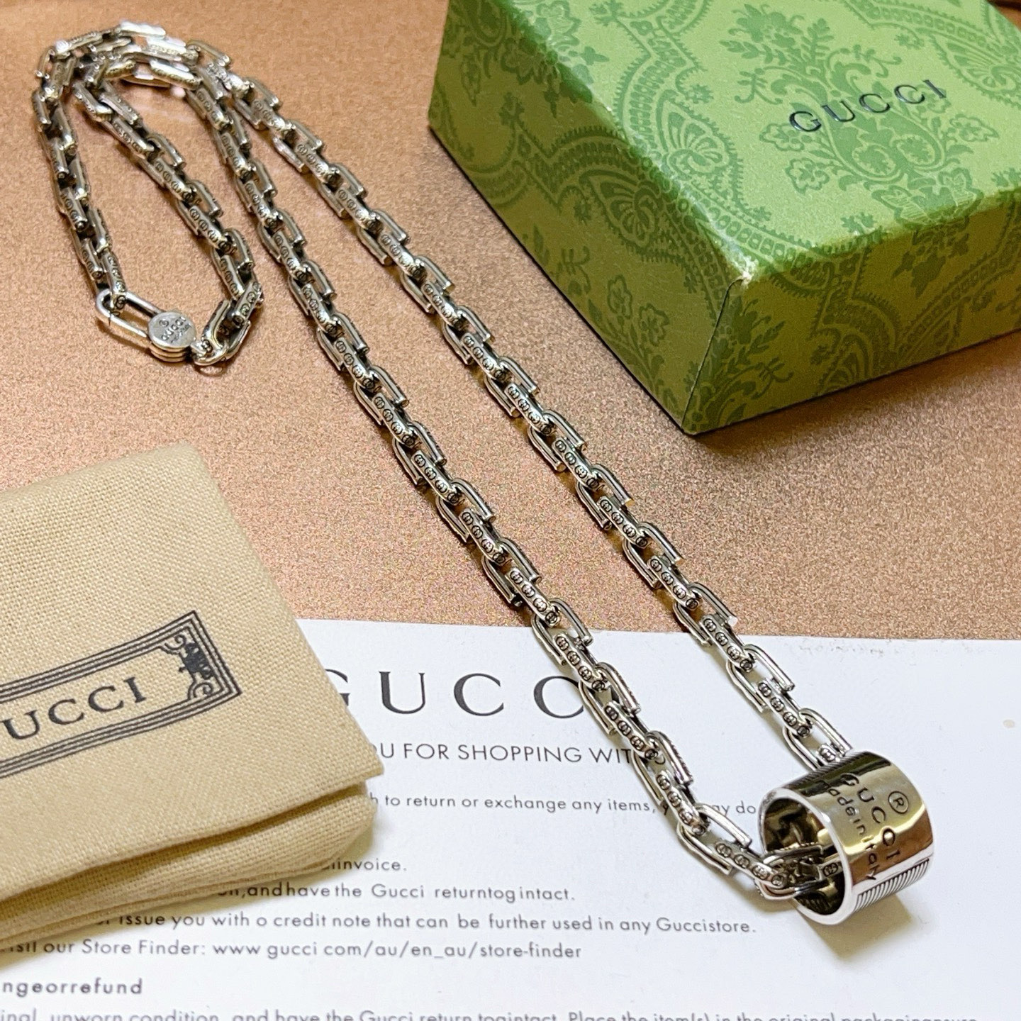 NO:107062,Comment: Too handsome. Gucci Necklace 2025 latest chain grade is higher. Stars have the same classic style. Anger Forest series double G Gucci Necklace. Details are used to treat the version. Non-market glossy style. This model has been released. Gucci is very easy to match with trendy clothes, fine accessories, gucci, necklace19860909批 太帅啦 古驰项链2025最新款链条档次更高明星同款经典款Anger Forest系列双G古驰项链 细节对版做旧处理 非市面亮面版型 这款一直在出 古驰里面热卖款 非常好搭配潮流衣服,饰品精品,gucci,necklace,Jewelry