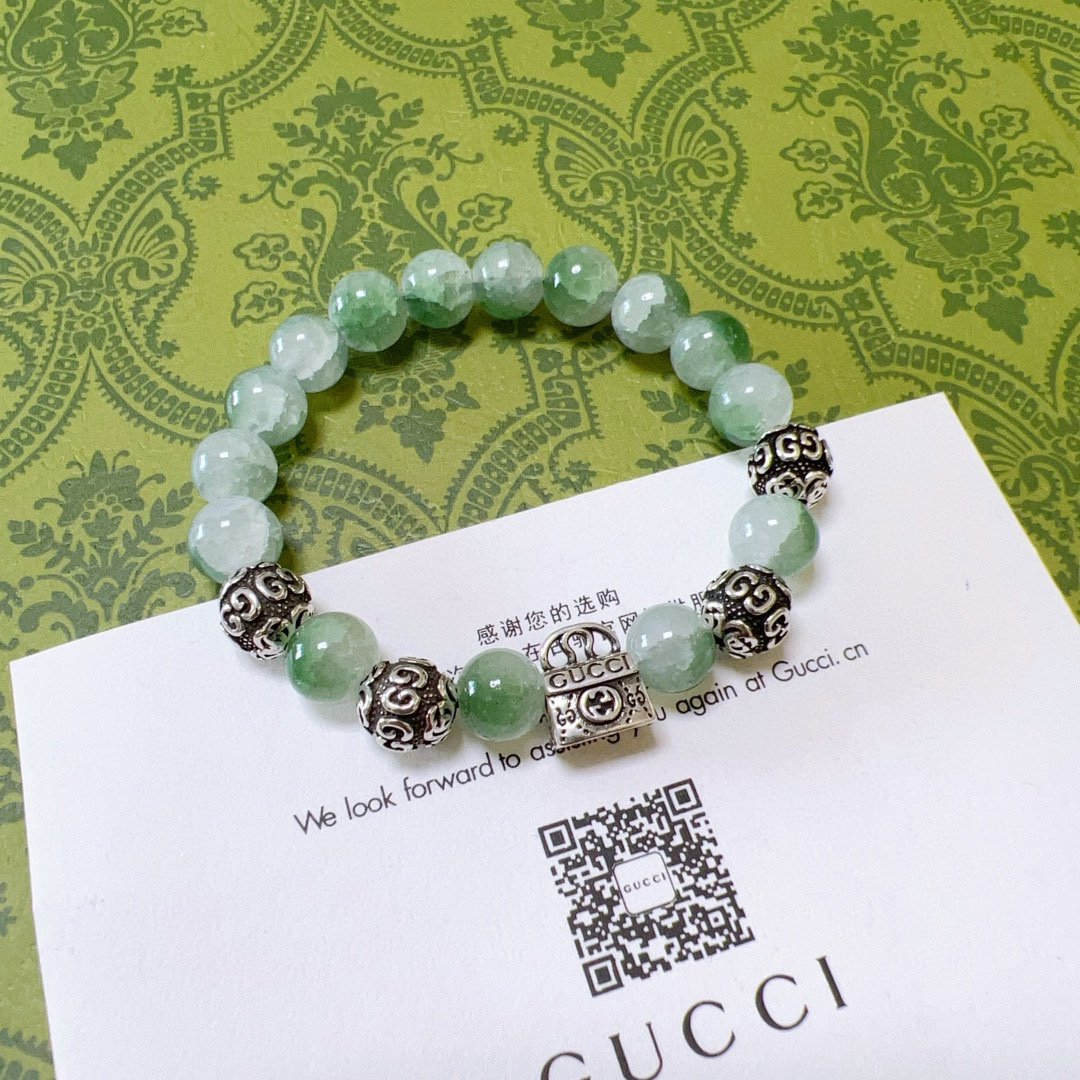 NO:107064,The new product releases Gucci bracelets for men and women. The latest green crystal boom bead bracelet has higher grade. Stars with the same style. Anger Forest series double g crystal bracelet. Size: 16-24 cm. Details are used to treat the old version. Non-market bright version. This one is always being made on the market. Gucci is popular in the hot-selling style. Very easy to match clothes, fine accessories, gucci, bracelet19860909批 新品发布古驰手链男女同款 最新款绿水晶爆珠手链档次更高明星同款Anger Forest系列双g水晶手链 尺寸:16-24厘米 细节对版做旧处理 非市面亮面版型 非市面普通做这款一直在出 古驰里面热卖款 非常好搭配衣服,饰品精品,gucci,bracelet,Jewelry