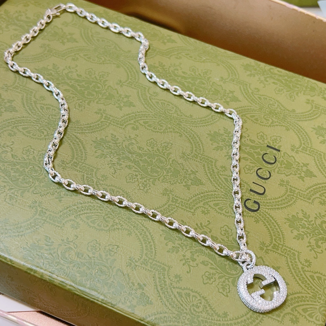 NO:107073,The latest model of Gucci necklaces is higher in platinum chain grade, star style Anger Forest series full diamond double G classic Gucci series retro silver necklace, chain length 60 cm can be changed, details are used to treat the version, non-market glossy style This model has been released, Gucci is popular in it, very easy to match with trendy clothes, jewelry quality, gucci, necklace19860909批古驰项链最新款白金链条档次更高明星同款Anger Forest系列满钻双G经典款古驰系列复古银项链 链长60厘米可改长度 细节对版做旧处理 非市面亮面版型 这款一直在出 古驰里面热卖款 非常好搭配潮流衣服,饰品精品,gucci,necklace,Jewelry