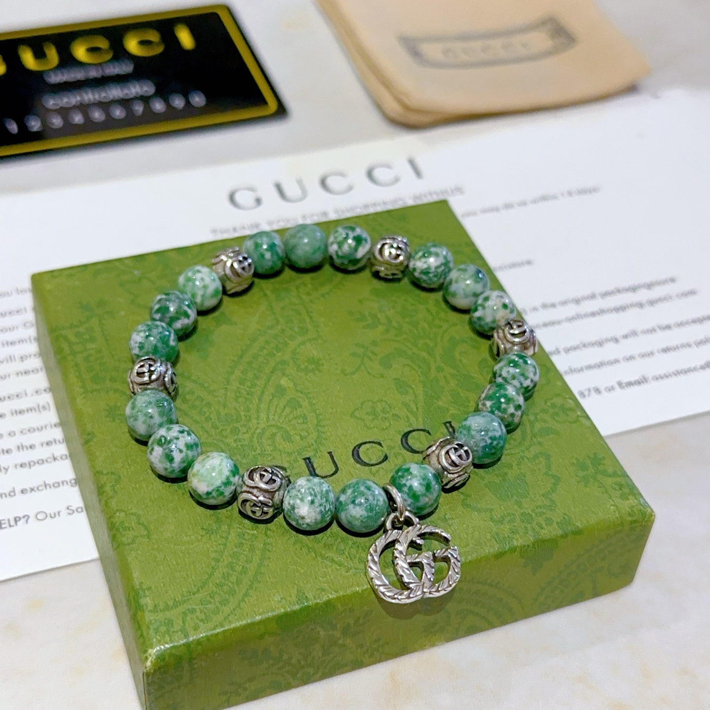 NO:113624,The new product releases Gucci bracelets for men and women. The latest model of natural stone medicine king high-end material retro parts series bracelets with higher grades. Stars same model Anger Forest series double g natural stone bracelet Size: 16-24 cm Details are used for the old version Non-market glossy style Non-market ordinary style This model is always being made in the market. Gucci is very easy to match clothes, jewelry quality, gucci, bracelet19860909批 新品发布古驰手链男女同款 最新款天然石药王高端材质复古件系列手链档次更高明星同款Anger Forest系列双g天然石手链 尺寸:16-24厘米 细节对版做旧处理 非市面亮面版型 非市面普通做这款一直在出 古驰里面热卖款 非常好搭配衣服,饰品精品,gucci,bracelet,Jewelry