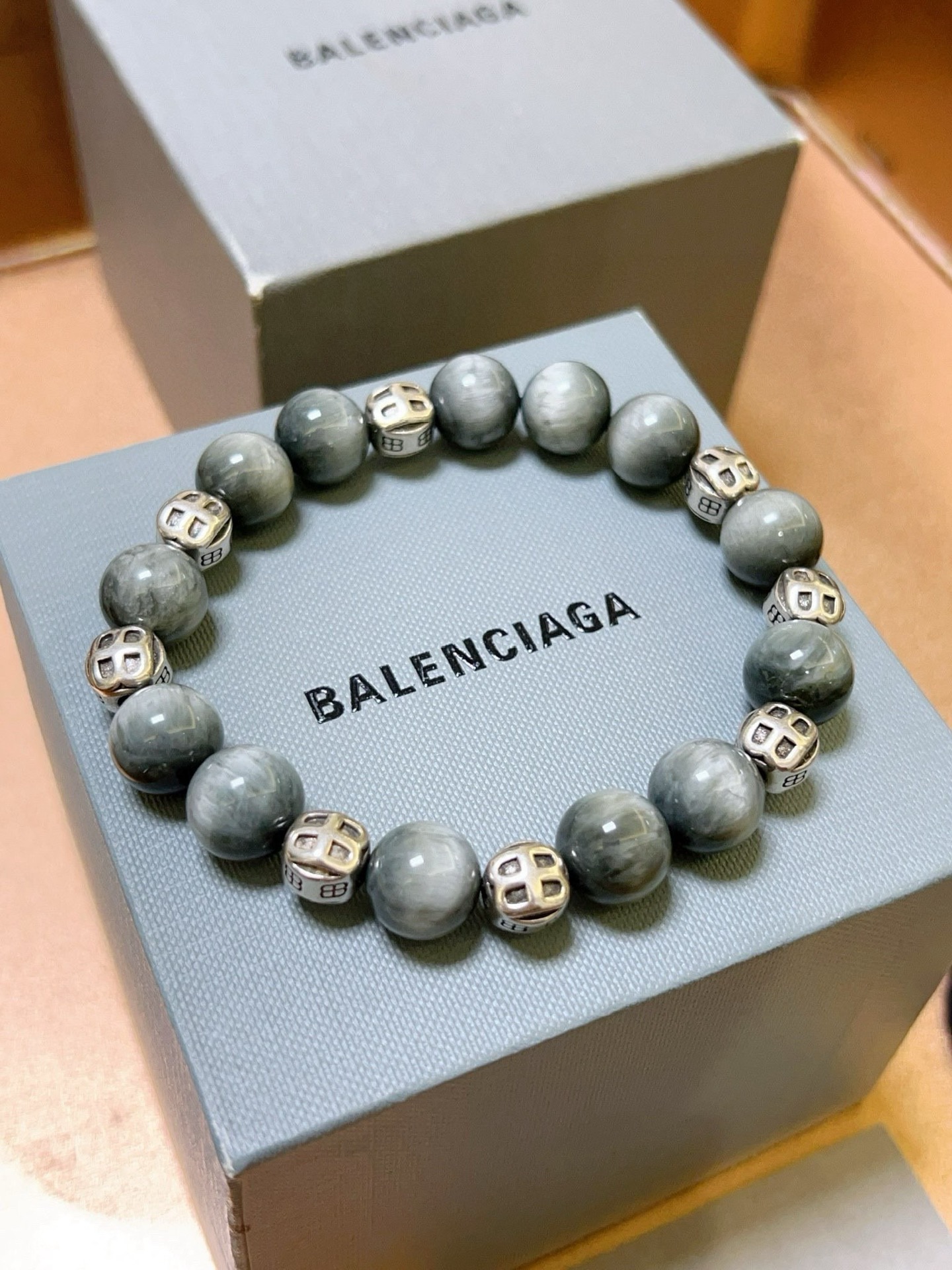 NO:113655,Batch of the counter semester version of natural moonstone Balenciaga bracelet Tiger Eye Stone Thai Silver Style Balenciaga bracelet Celebrity same style for men and women Retro old style Original reproduction Pure handmade ~ Genuine model opening trend and fashion essential for both men and women Can wear Couple style Rock Punk Thai Silver Style Retro elements Trendy and versatile Super like to place orders Remarks size, jewelry boutique, balenciaga, bracelet19860909批 专柜精工版本天然月光石巴黎世家手链 虎眼石泰银风格巴黎世家手链 明星同款男女款 复古做旧风 原版复刻 纯手工打造 ～正品开模潮流时尚必备 男女均可佩戴 情侣款同款 摇滚朋克泰银风格 复古元素 潮流百搭 超级喜欢下单备注尺寸,饰品精品,balenciaga,bracelet,Jewelry