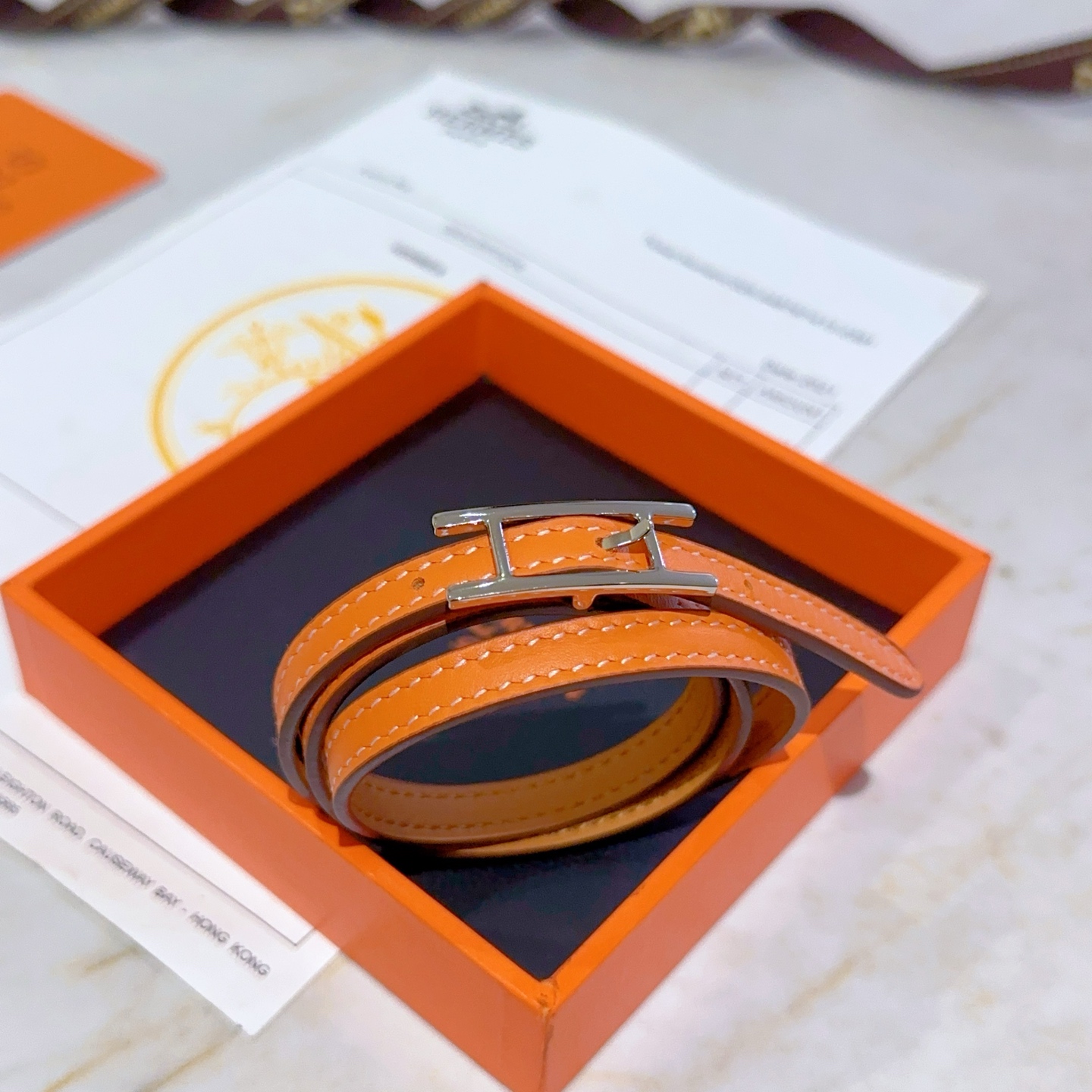 NO:113683,Batch New products are available. Hermes bracelet leather rope bracelet latest pure handmade cowhide material steel stamp logo higher grade star style Anger Forest series Hermes bracelet classic series 18k gold bracelet bracelet details are used for the old version Non-market glossy style This model has been released. Hermes is very easy to match with trendy clothes for men and women. Size 3 levels are self-adjustable, jewelry quality, hermes, bracelet, cowhide19860909批 新品发售 爱马仕手绳皮绳手链最新款纯手工牛皮材质钢印logo档次更高明星同款Anger Forest系列爱马仕手链经典款系列18k金手链手绳 细节对版做旧处理 非市面亮面版型 这款一直在出 爱马仕里面热卖款 非常好搭配潮流衣服男女同款 尺寸3档自行调节,饰品精品,hermes,bracelet,cowhide,Jewelry