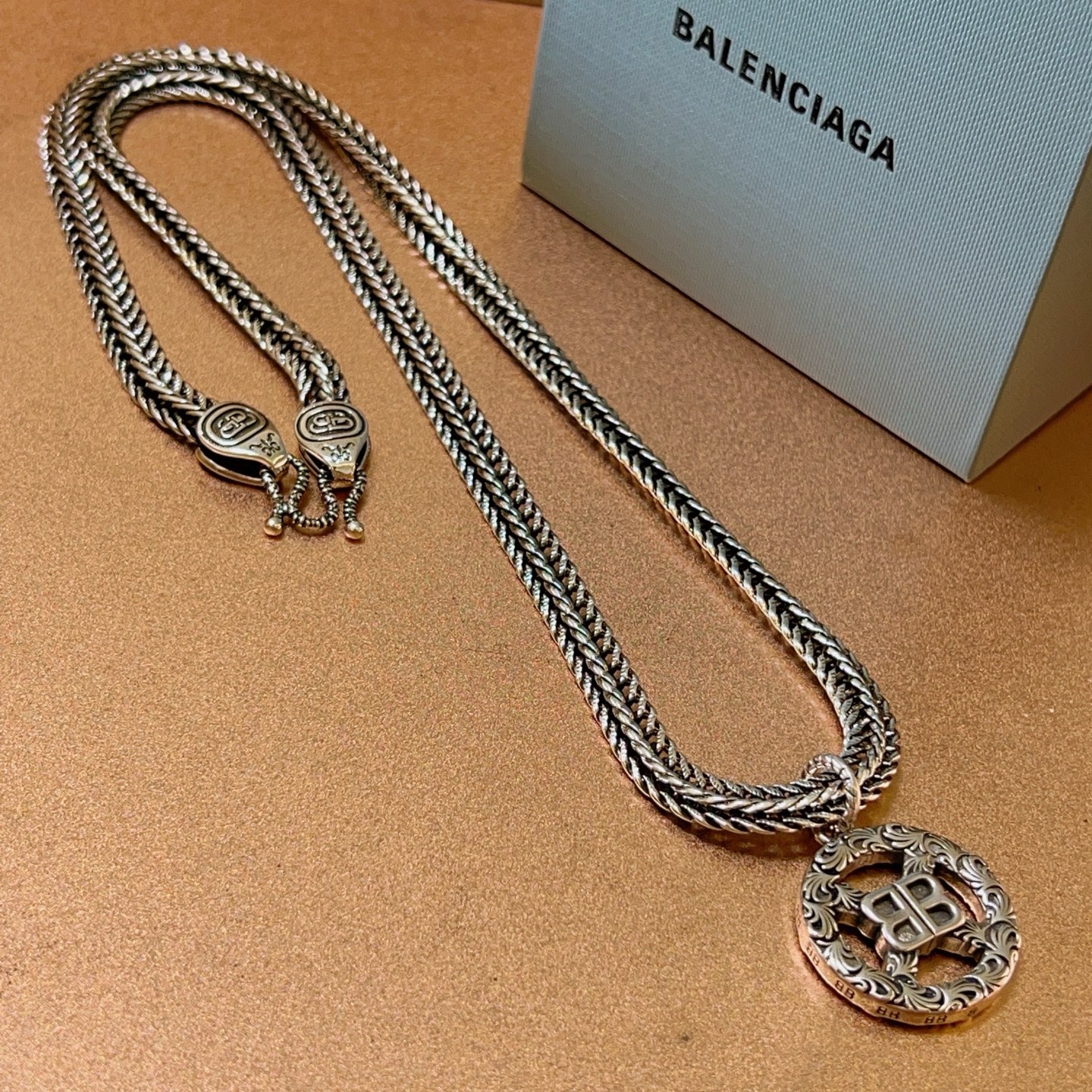 NO:113687,Batch original single product Balenciaga Necklace Balenciaga New necklace counter is consistent, fine details and workmanship are in place, fine design process, hot products are shipped, unique design, retro style Balenciaga Necklace, fine jewelry, balenciaga, balenciaga, necklace19860909批 原单货新品 巴黎世家项链 Balenciaga 新款项链专柜一致 细节做工精细 每个细节流程到位 设计工艺精细 火爆款出货 设计独特 复古风格 巴黎世家项链,饰品精品,balenciaga,balenciaga,necklace,Jewelry