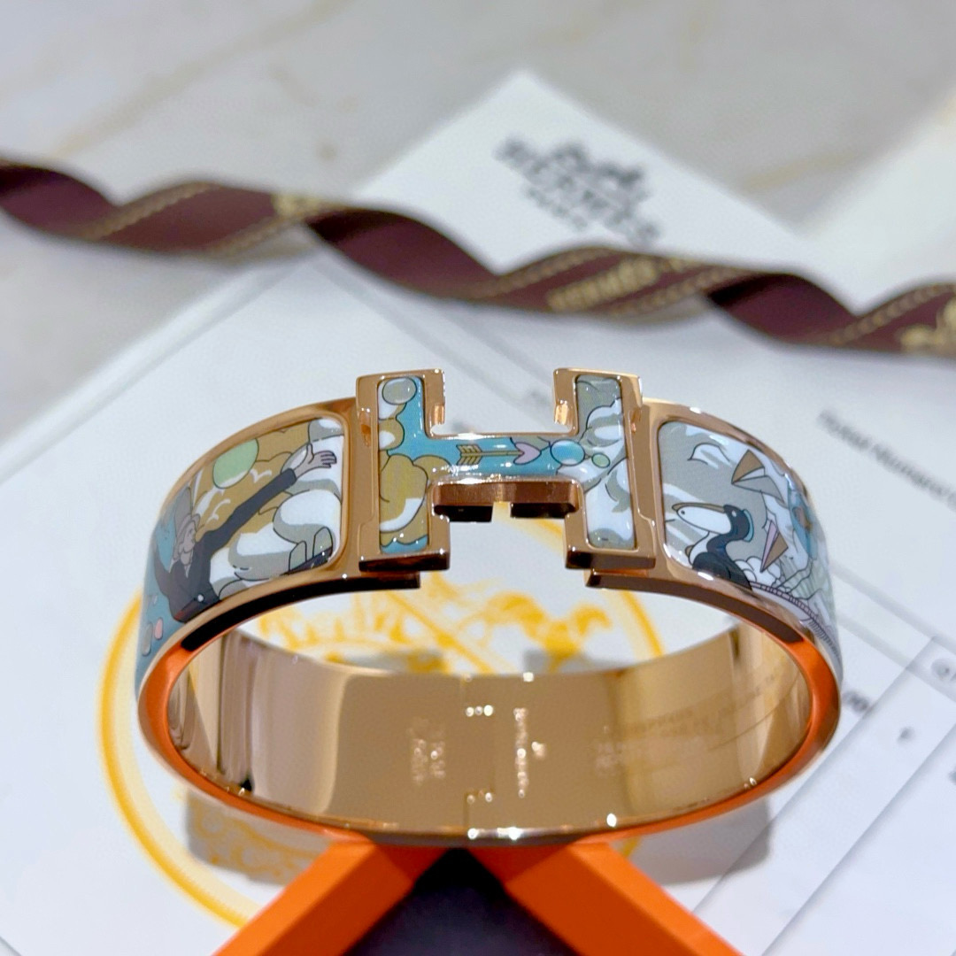 NO:113680,Hermes bracelet Original customization 20mm wide version bracelet The enamel craftsmanship tests the master's craftsmanship to ensure the color is handmade [color][color] v gold high-end customization Goddess I love Hermes hot bracelet Super exquisite goddesses Stars Same style High-end franc material, K gold texture, Seiko pure handmade production really praises, jewelry quality, hermes, hermes, bracelet19860909批.Hermes 爱马仕手镯 原版定制 20mm宽版手环 珐琅工艺太考验师傅的手艺了 要确保色泽手工制作好[色][色] v金高端定制 女神 都爱爱马仕火爆手镯 超精赞各路女神 明星 同款 高端法郎材质,k金质感,精工纯手工出品上手真的赞,饰品精品,hermes,hermes,bracelet,Jewelry