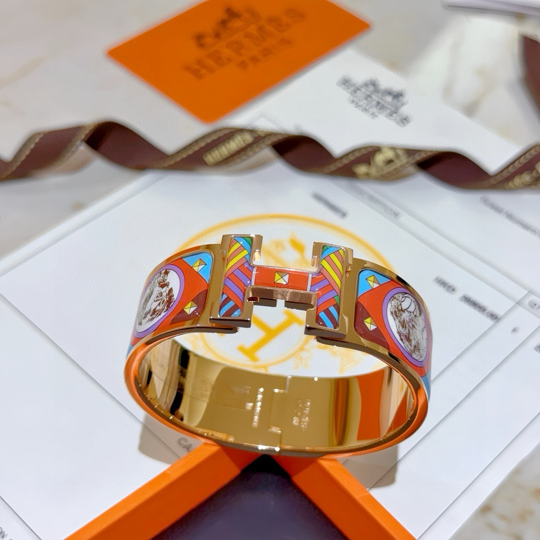NO:113688,Hermes bracelet Original customization 20mm wide version bracelet The enamel craftsmanship tests the master's craftsmanship to ensure the color is handmade [color][color] v gold high-end customization Goddess I love Hermes hot bracelet Super exquisite goddesses Stars Same style High-end franc material, k gold texture, Seiko pure handmade production really praises, jewelry quality, hermes, hermes, bracelet19860909批. Hermes 爱马仕手镯 原版定制 20mm宽版手环 珐琅工艺太考验师傅的手艺了 要确保色泽手工制作好[色][色] v金高端定制 女神 都爱爱马仕火爆手镯 超精赞各路女神 明星 同款 高端法郎材质,k金质感,精工纯手工出品上手真的赞,饰品精品,hermes,hermes,bracelet,Jewelry