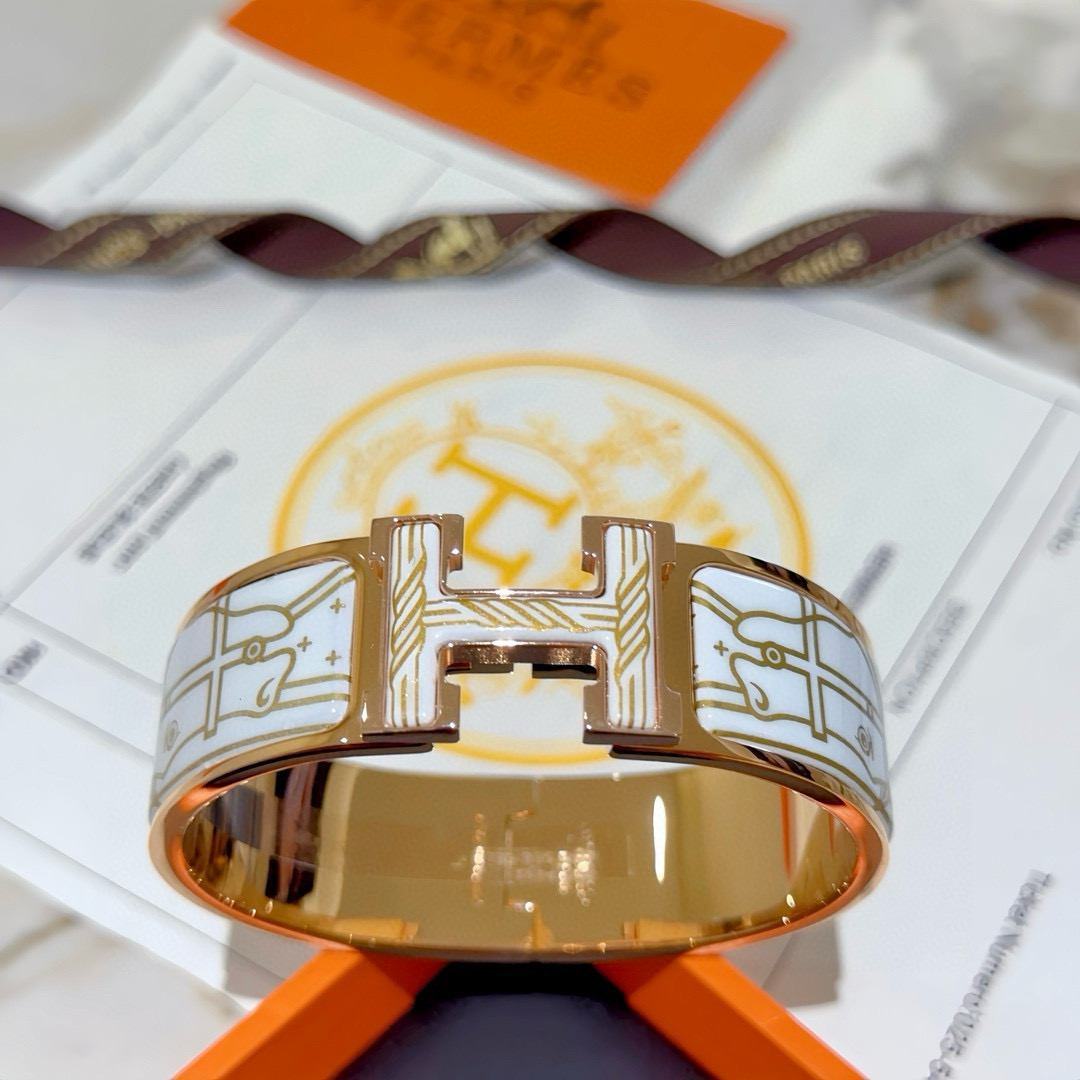 NO:113690,Batch. Hermes Hermes bracelet Original customization 20mm wide version bracelet The enamel craftsmanship tests the master's craftsmanship to ensure the color is handmade [color][color] V gold high-end customization Goddess I love Hermes hot bracelet Super exquisite goddesses Stars Same style High-end franc material, K gold texture, Seiko pure handmade production really praises, jewelry quality, hermes, hermes, bracelet19860909批. Hermes 爱马仕手镯 原版定制 20mm宽版手环 珐琅工艺太考验师傅的手艺了 要确保色泽手工制作好[色][色] V金高端定制 女神 都爱爱马仕火爆手镯 超精赞各路女神 明星 同款 高端法郎材质,k金质感,精工纯手工出品上手真的赞,饰品精品,hermes,hermes,bracelet,Jewelry
