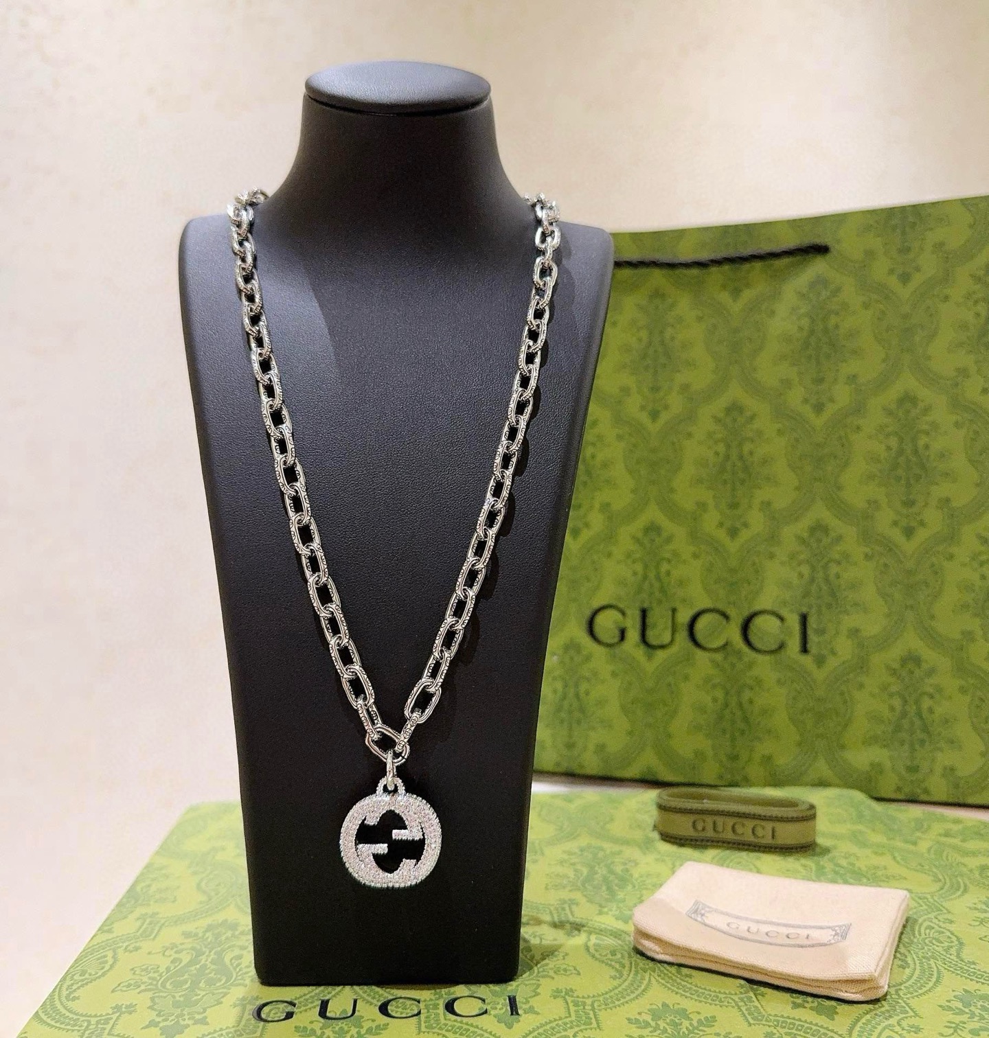 NO:107824,New products released Gucci Necklace 2025 latest chain grade higher star style Anger Forest Diamond Series Double G Gucci Necklace Unique temperament necklace Precision necklace Detailed version aging Non-market glossy version This model has been released. Gucci Hot models are very easy to match with trendy clothes, jewelry boutiques, gucci, necklace19860909批 新品发布古驰项链2025最新款链条档次更高明星同款Anger Forest钻石系列双G古驰项链独特气质项链 精工项链 细节对版做旧处理 非市面亮面版型 这款一直在出 古驰里面热卖款 非常好搭配潮流衣服,饰品精品,gucci,necklace,Jewelry